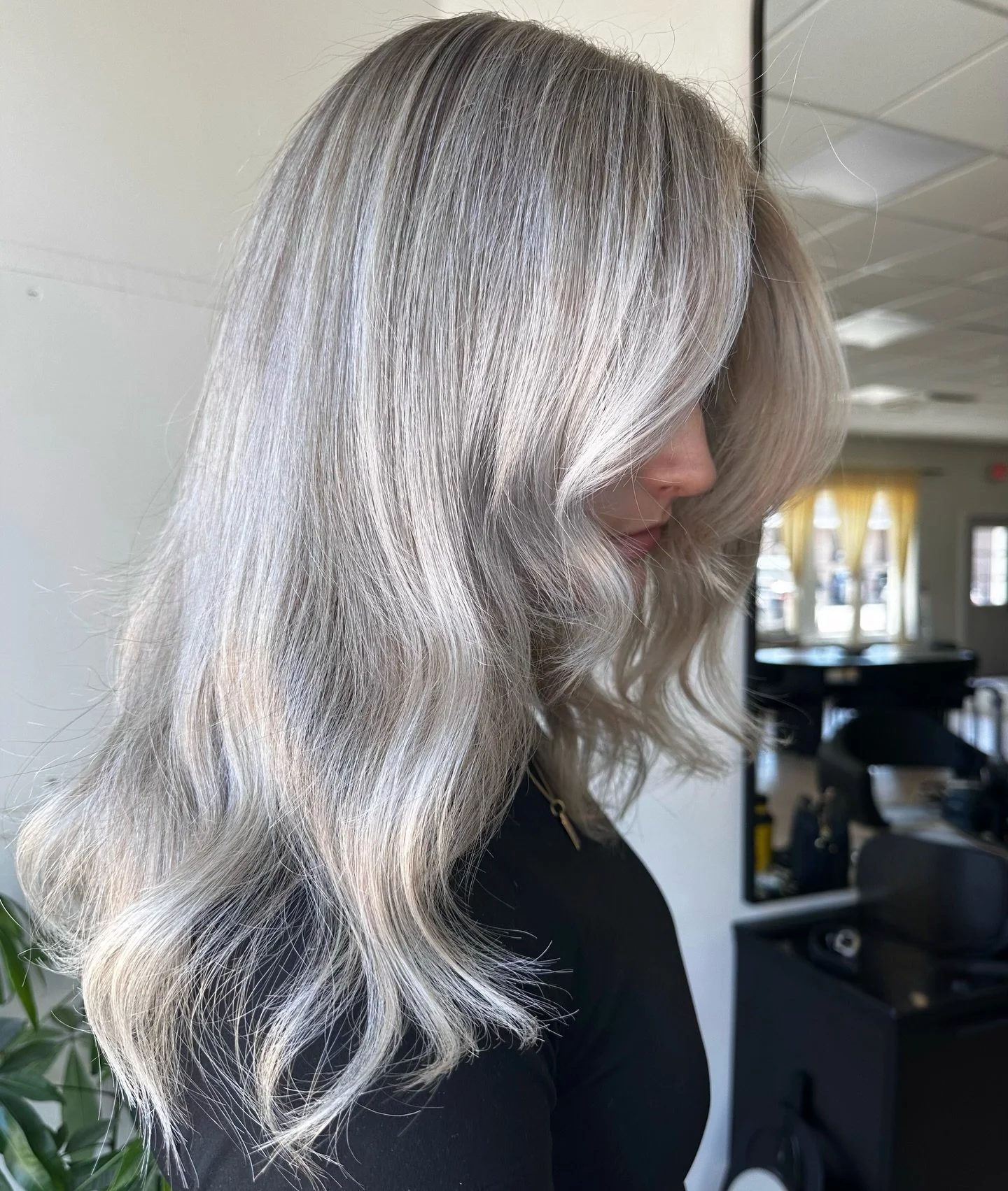 Spring blonding has arrived 🤍

Bright, soft, and seamlessly blended for that effortless, lived-in finish.

#longislandhairstylist #longislandhair #longislandblonde #longislandhairsalon #livedinhaircolor