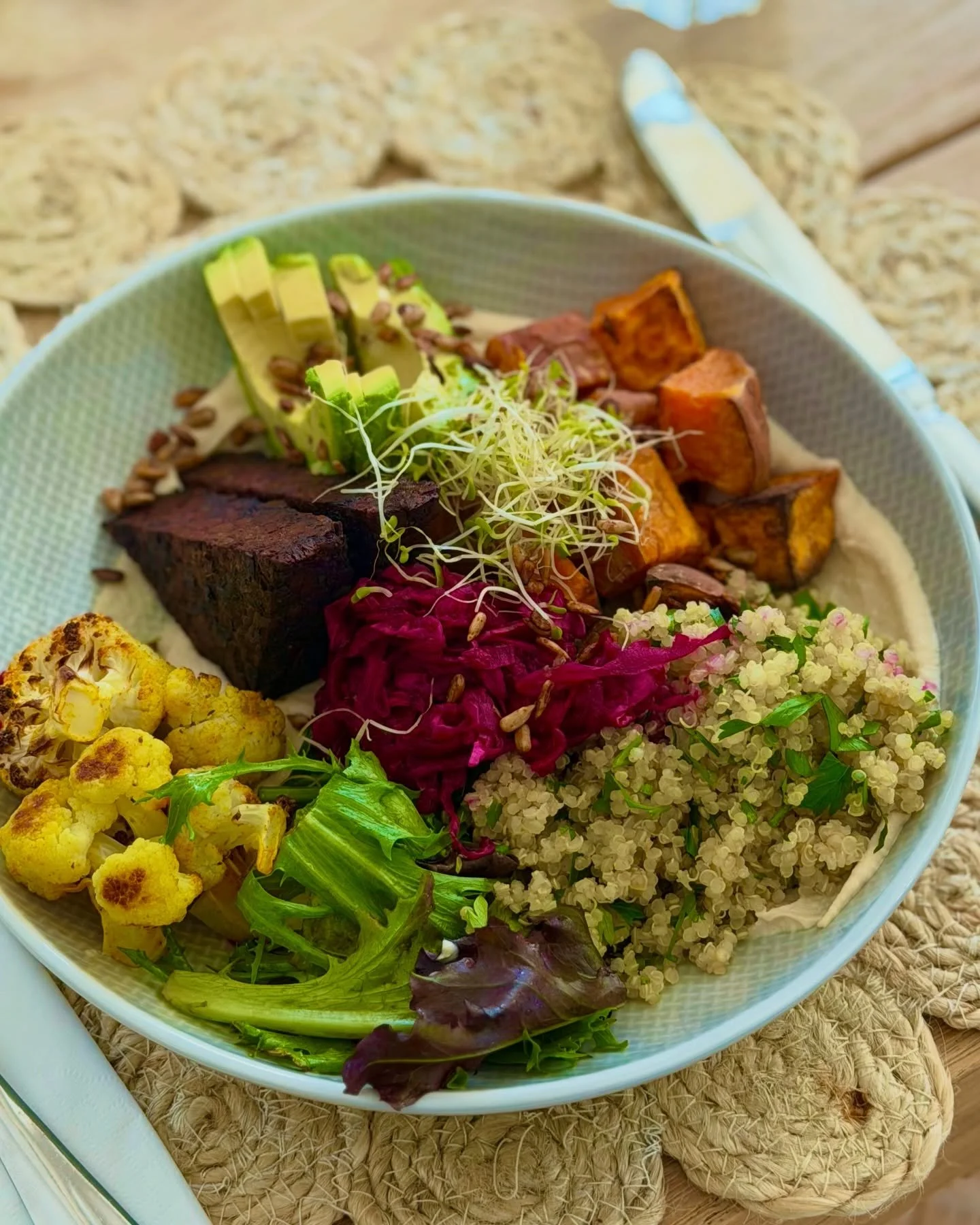 What retreat meals look like when I&rsquo;m in the kitchen ✨

Featuring:
Izzy&rsquo;s death row meal
The end of an Italian summer
Coconut-less salted caramel cheesecake

Retreat cooking is where I get to play with flavour, seasonality and a bit of st