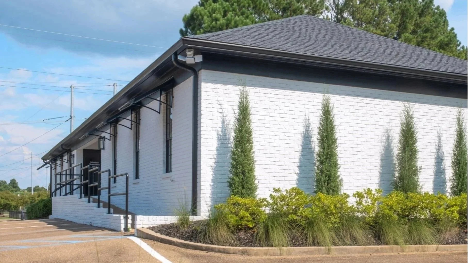 Outside view of the Wellness Restoration office building located at 2654 Ridgewood Rd, Jackson, MS 39216