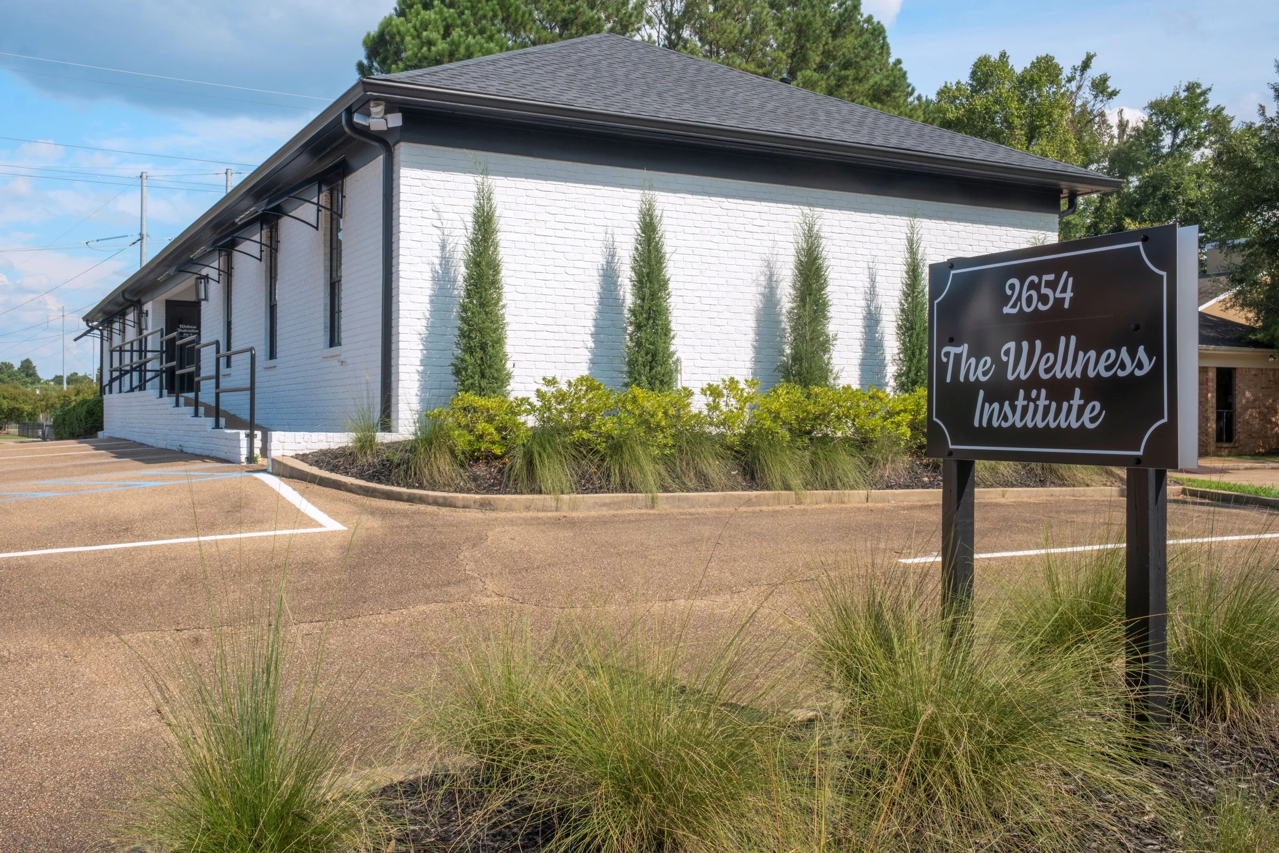 Image of the exterior of Wellness Restoration, which is centrally located in Jackson, MS