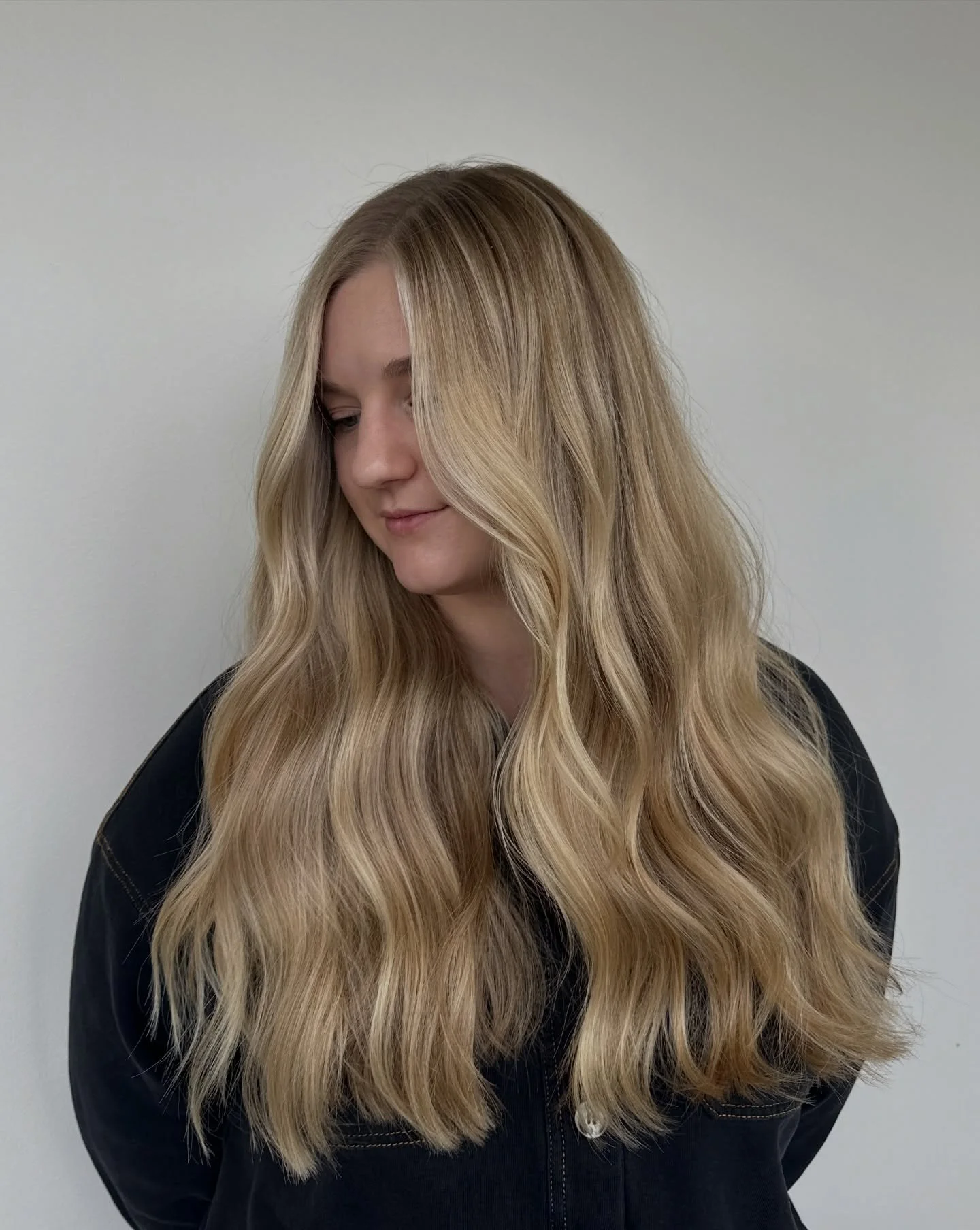 like butter 🙂&zwj;↕️👌🏼✨

custom color using @goldwellus 

dm me or visit the link in bio to reserve an appt. with me 🫶🏼

#omahahairstylist #omahahair #goldwellcolor #nebraskahair #omahane