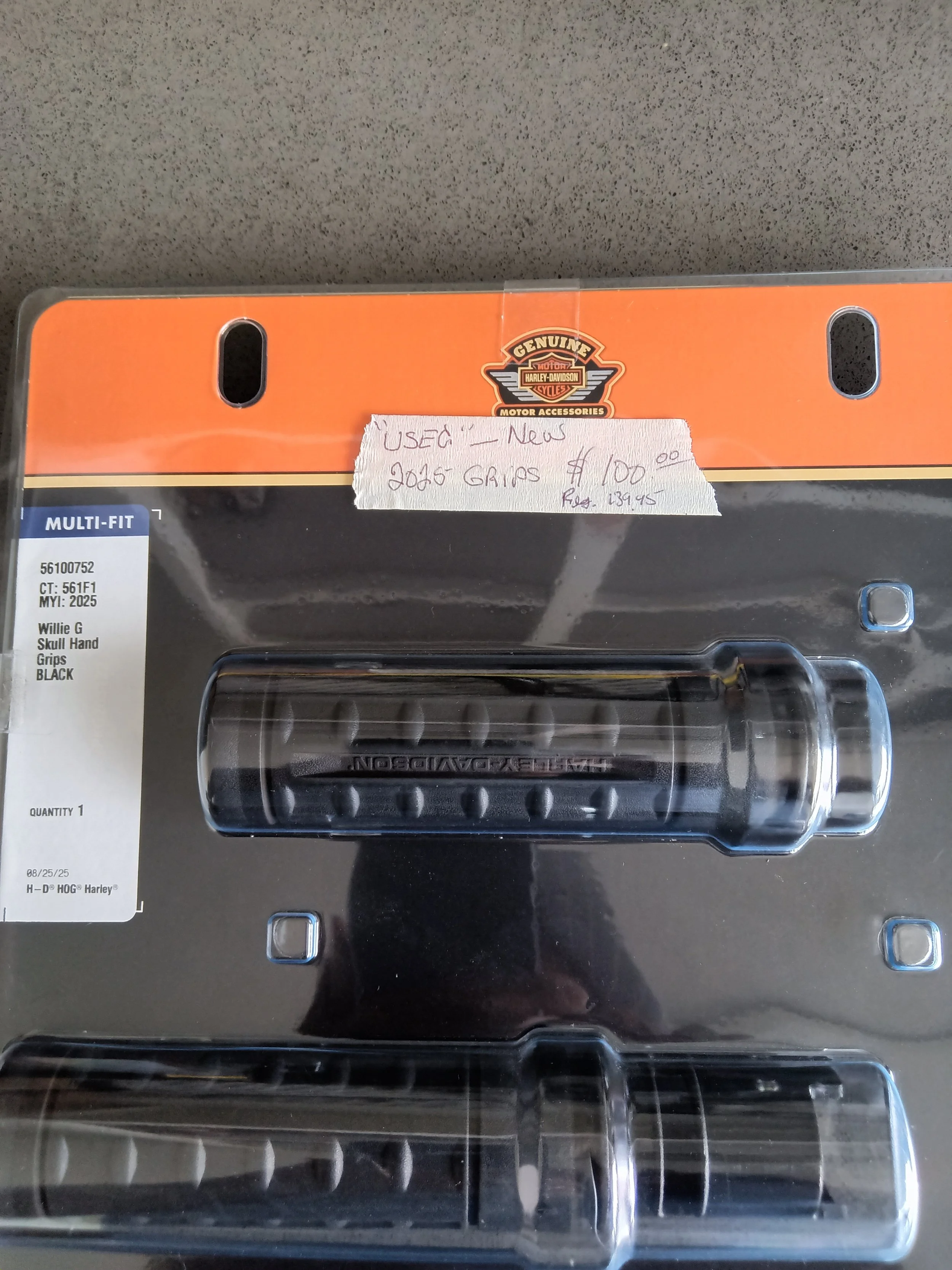 2025 Willie G Skull Hand Grips Black