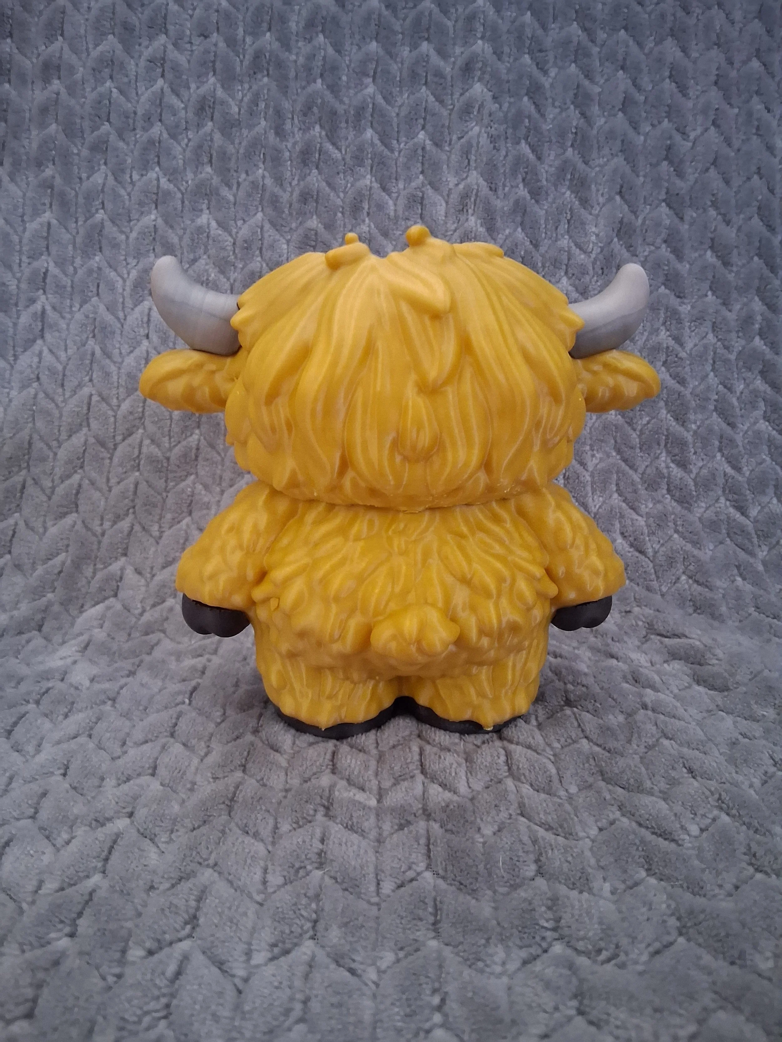 Blonde-Chocolate nose, hoofs-Stone horns,eyes-Back.jpg