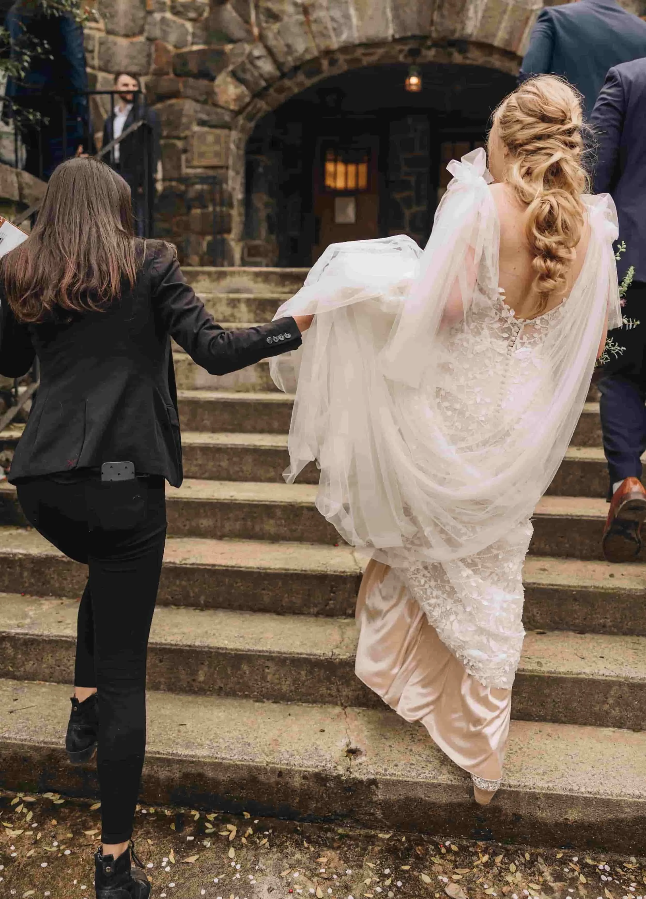 Charlotte Wedding planner helping bride 