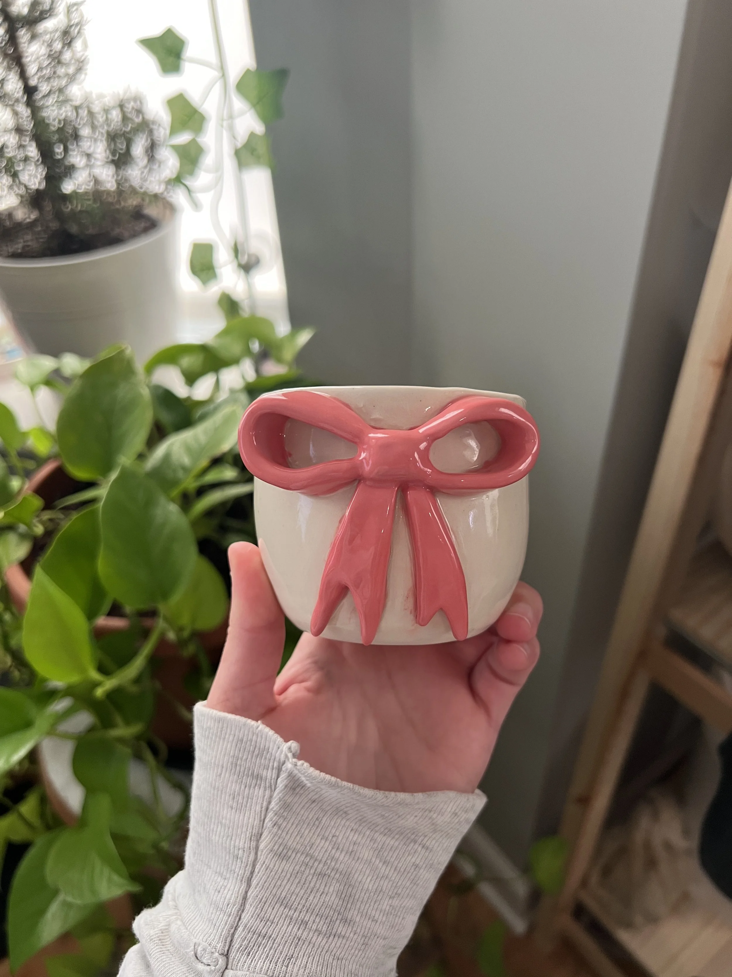 sculpted bow cup