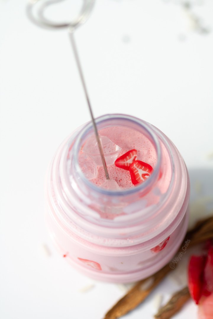 StrawberryHorchata-2.jpg