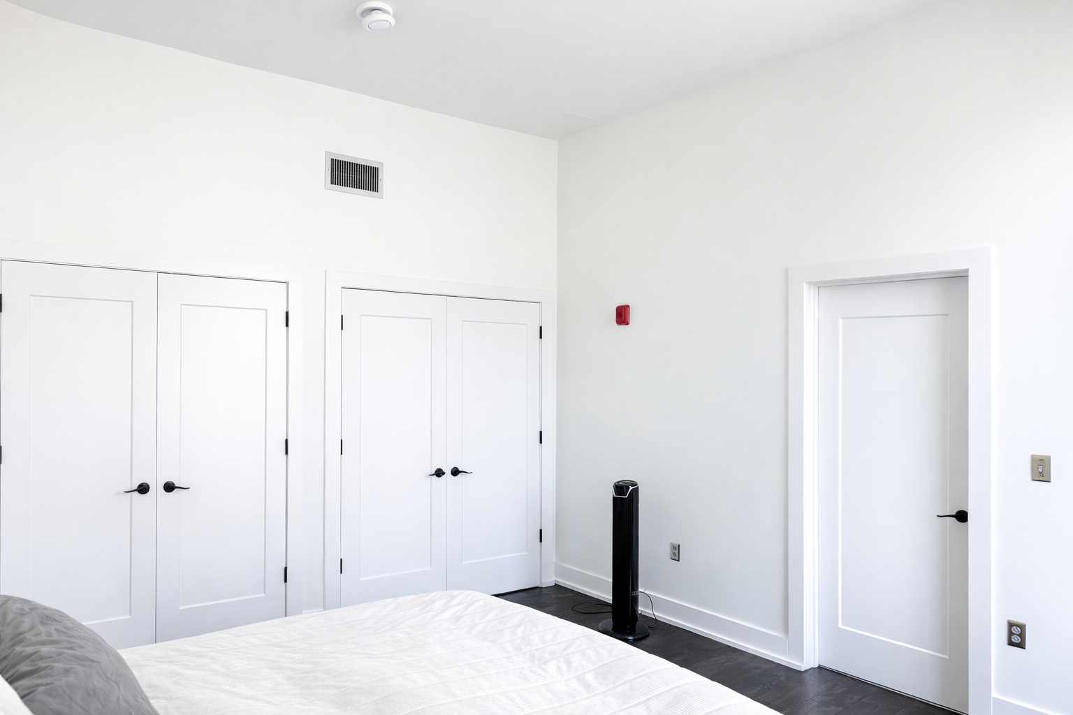 Modern minimalist bedroom design.png