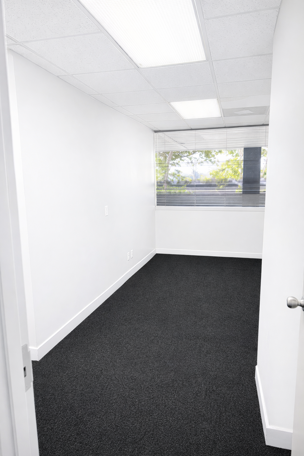 Vacant office with large window.png