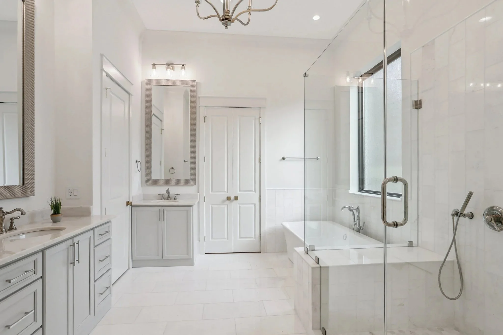 Legacy Louis XIV Primary Bath