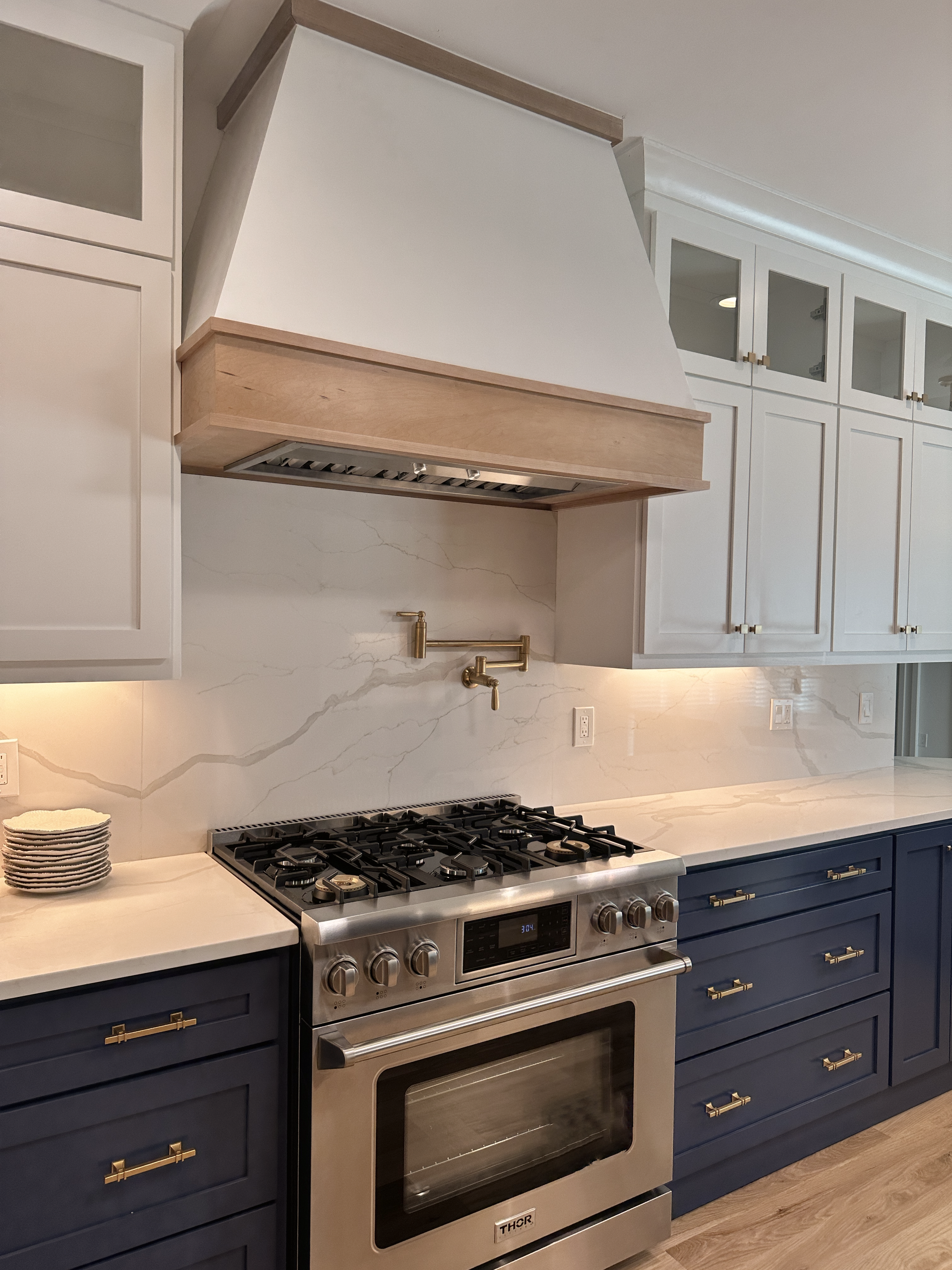 White oak hardwood brings warmth to space