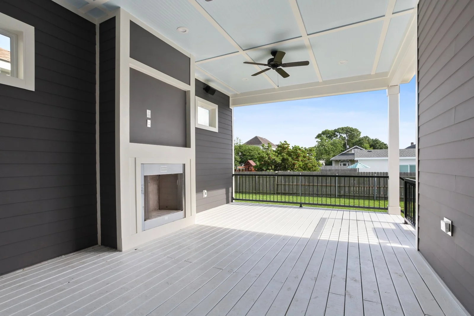 Retreat 326 Harney Back