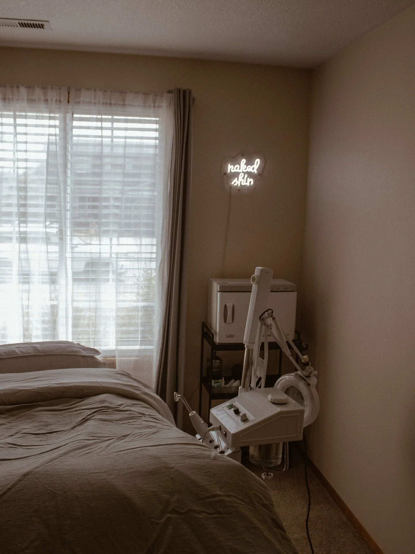 Where cozy meets glowing✨

pc: @kaylaannemarie.co 

#VancouverWA #EstheticianLife #GlowFromWithin #CozyVibesOnly #FacialTreatment #GlowingComplexion #SkinCareCommunity
#CozyVibes #SelfCareSanctuary #SkincareRitual #FacialTreatment #SteamAndGlow #Rela