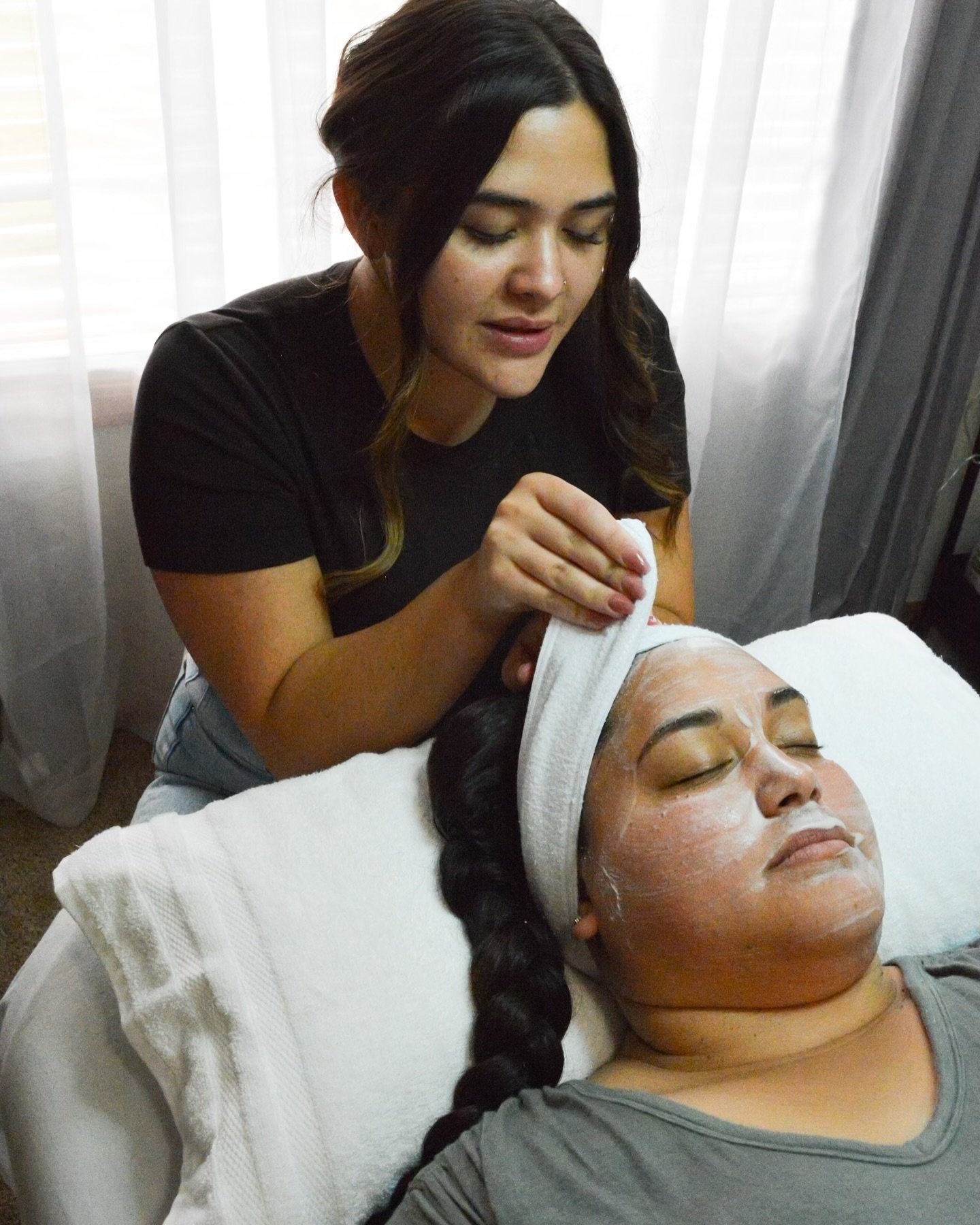 Because every service deserves a side of laughter! 🌼✨

#clientlove #clientloyalty #selfcare #facials #browtinting #spa #supportsmallbusiness #soloesthetician #laughterisselfcare #vancouverwa #battlegroundwa #camaswa