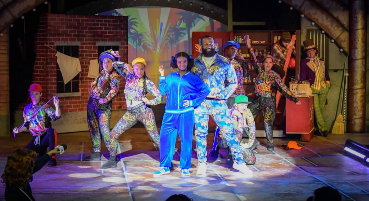 Charlie and the Chocolate Factory - Gum Chompin' Diva on the left