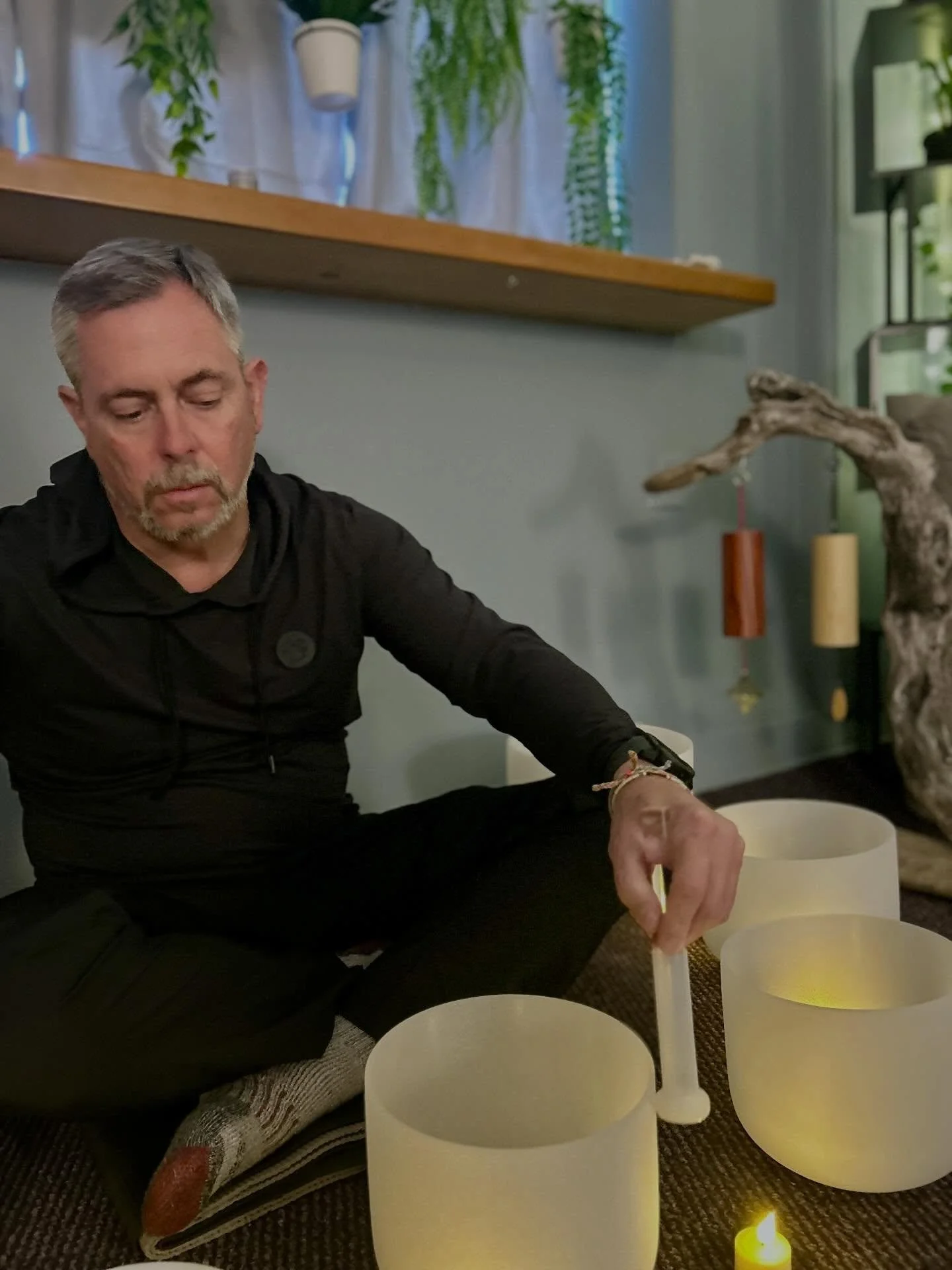 Hey everyone! Are y&rsquo;all interested in receiving a sound bath (sound vibrational therapy) !!?? 
✨ Drift into deep relaxation with Mike&rsquo;s Sound Baths ✨ 

We offer all of the following:
💫 Private sessions 
💑 Couples sessions 
👯&zwj;♀️ Gro