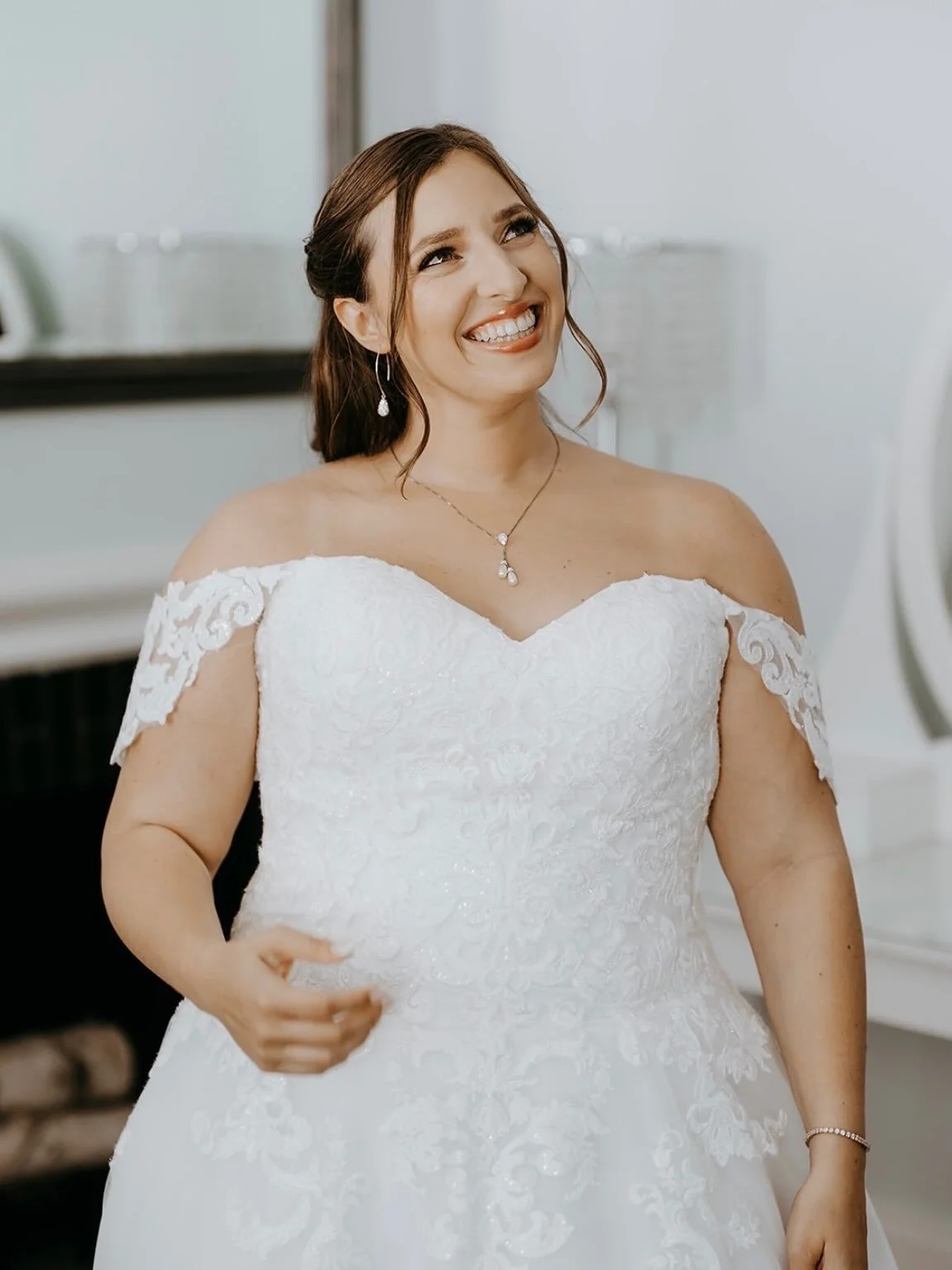 Wedding season is approaching! 💍✨

Feel free to DM me to book your bridal trial or ask any questions. Whether you&rsquo;re a bride, part of the bridal party, or have a special event coming up, I&rsquo;d love to help you achieve a flawless, camera-re