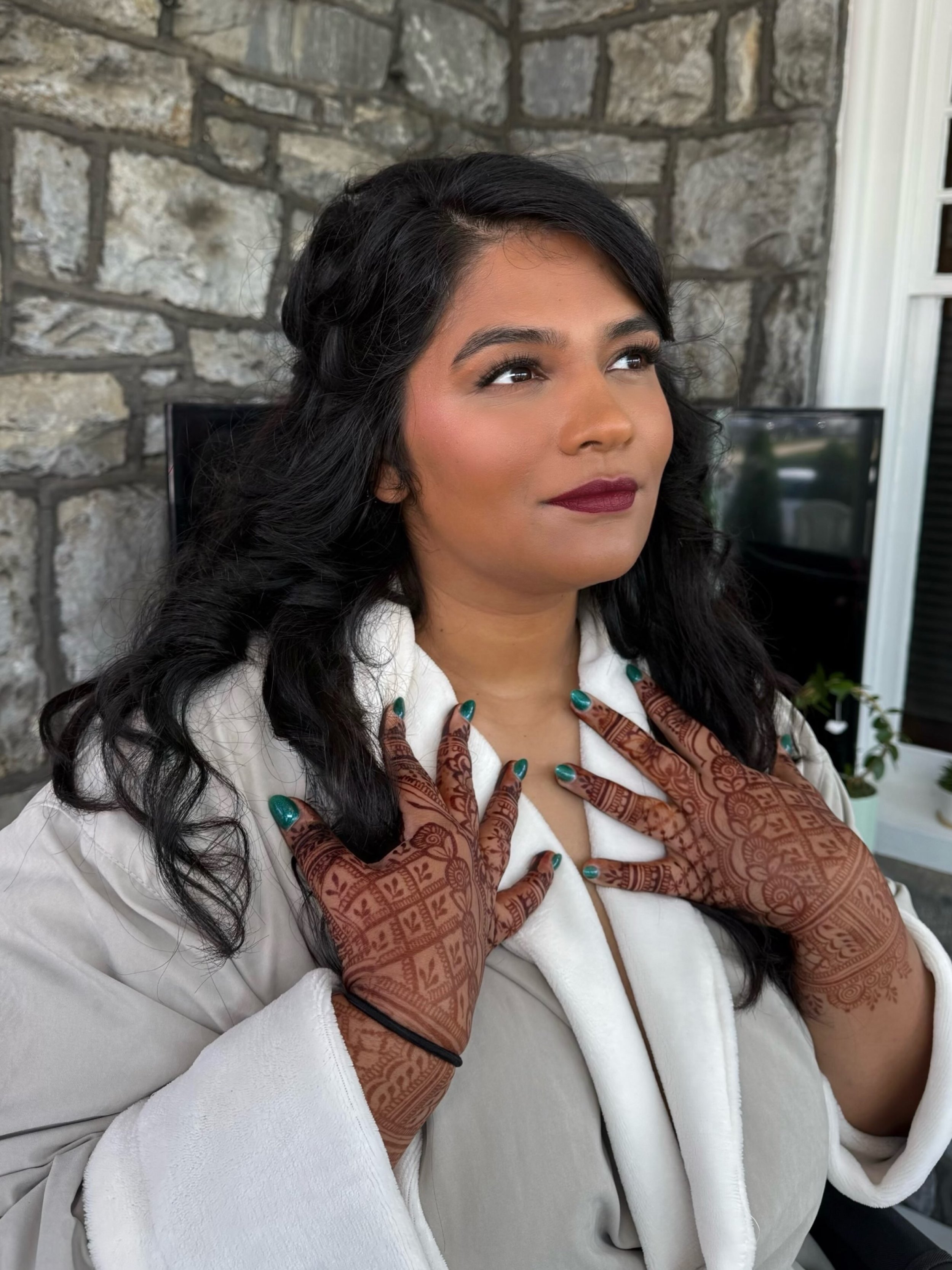 Probably one of my favorite bridal glam looks 😍💄 I LOVE when a bride isn&rsquo;t afraid of a bold lip! So timeless, so stunning, and SO perfect for fall. 🍂🤎

#makeupartist #bridalmakeup #fallwedding #conshohocken #philly