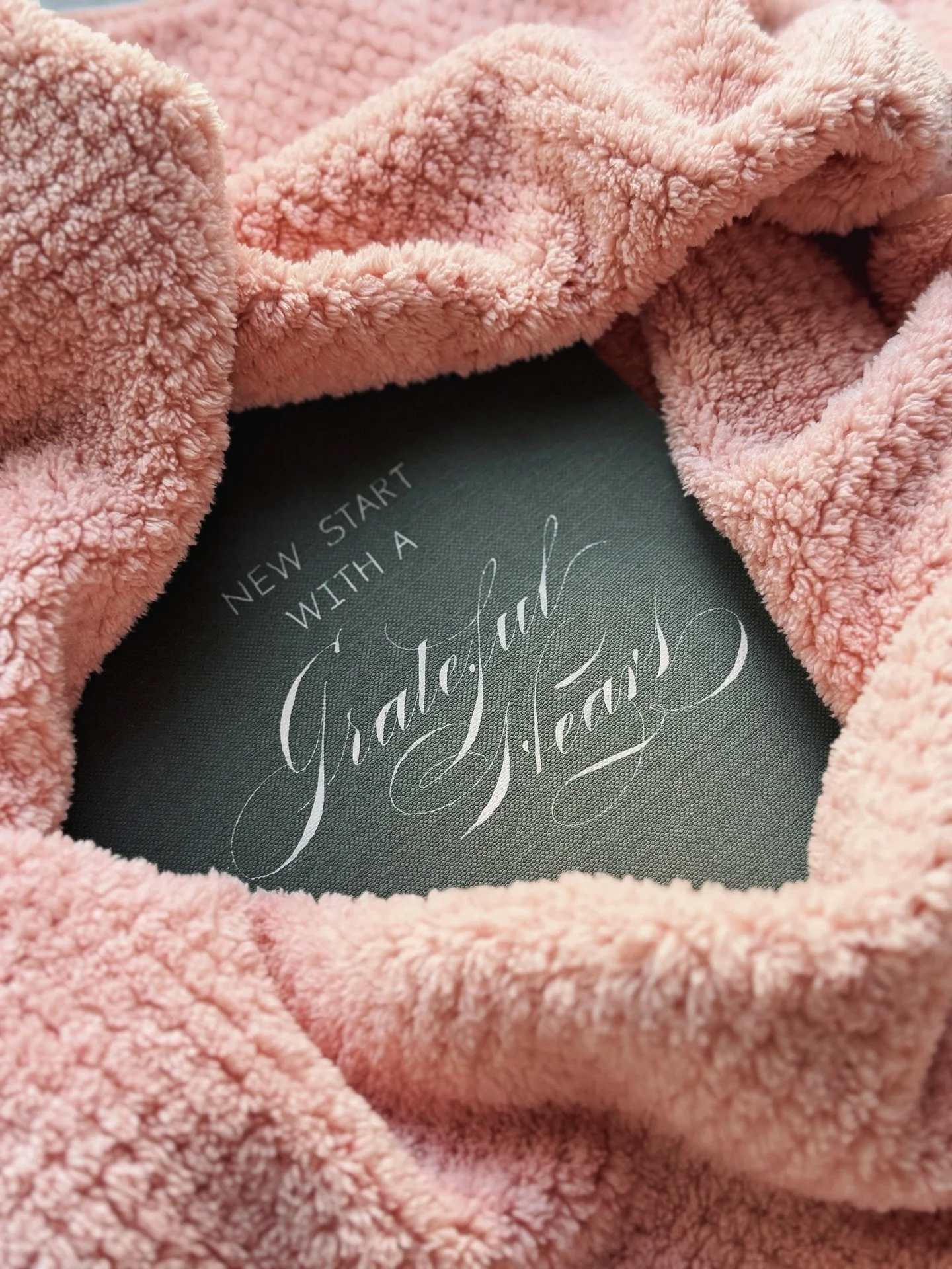 𝒩ℯ𝓌 𝒮𝓉𝒶𝓇𝓉 𝓌𝒾𝓉𝒽 𝒶 𝒢𝓇𝒶𝓉ℯ𝒻𝓊𝓁 ℋℯ𝒶𝓇𝓉 💖

Belated Happy New Year! Wishing you all a wonderful year ahead! 🎉 And for those in HK, hope this shot gives off some warm vibes as the temperature drops!

Gently rowing into 2026 (as Row, Row