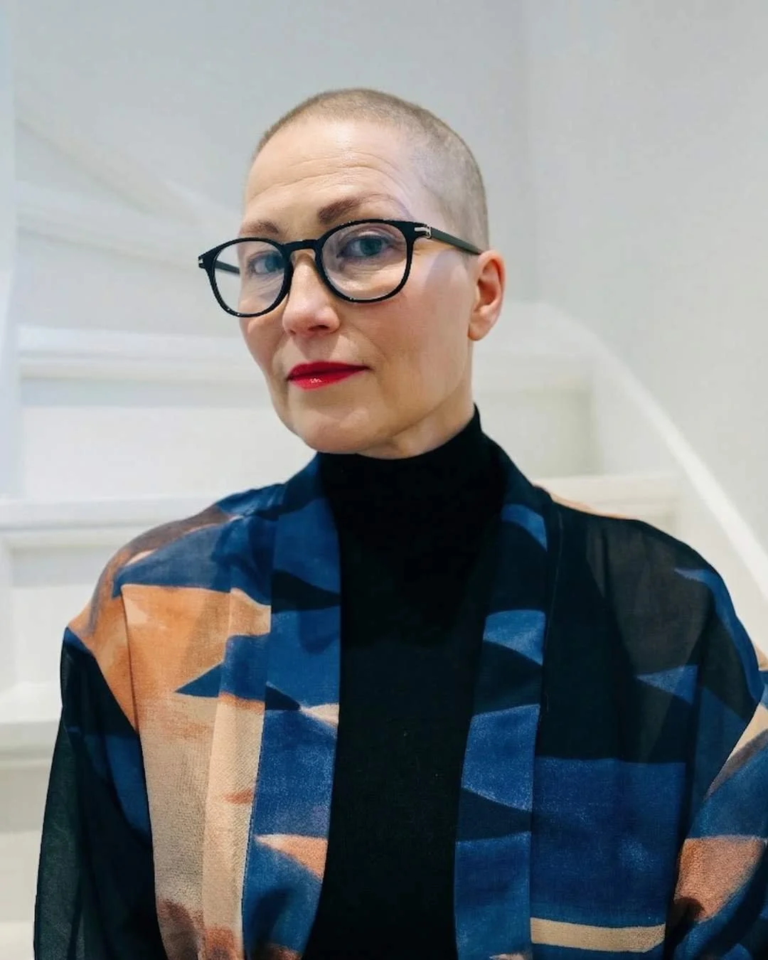 Billedkunstner Maibritt Lind Hansen, født og opvokset i Sønderborg. Maibritt Lind Hansens kunstneriske praksis udfolder sig i et spændingsfelt mellem realisme og symbolik. Hendes figurative malerier tager ofte afsæt i genkendelige hverdagssituationer