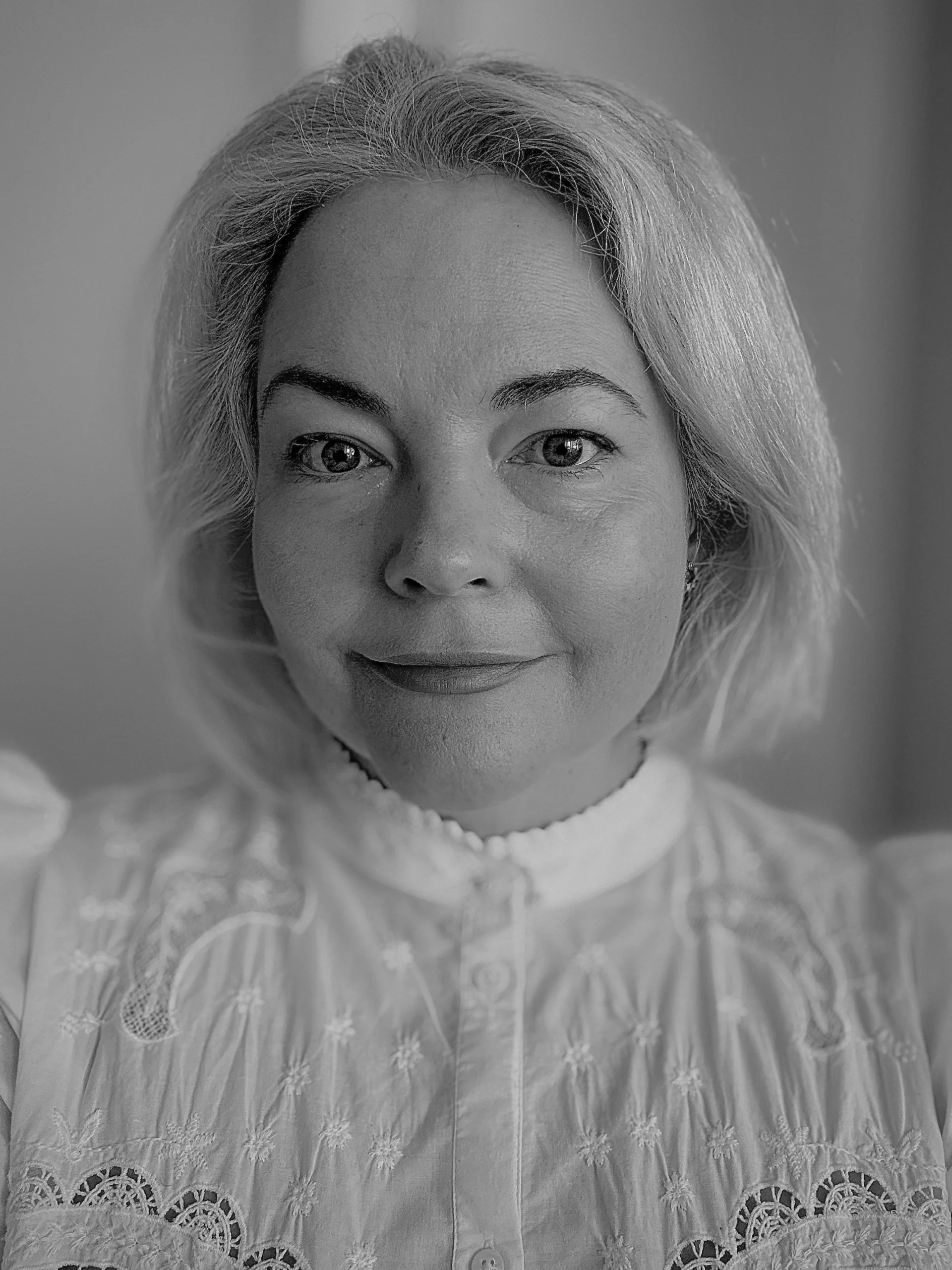 Black and white profile photo of Heather Rowell who is the founder and principal of Discover Partners
