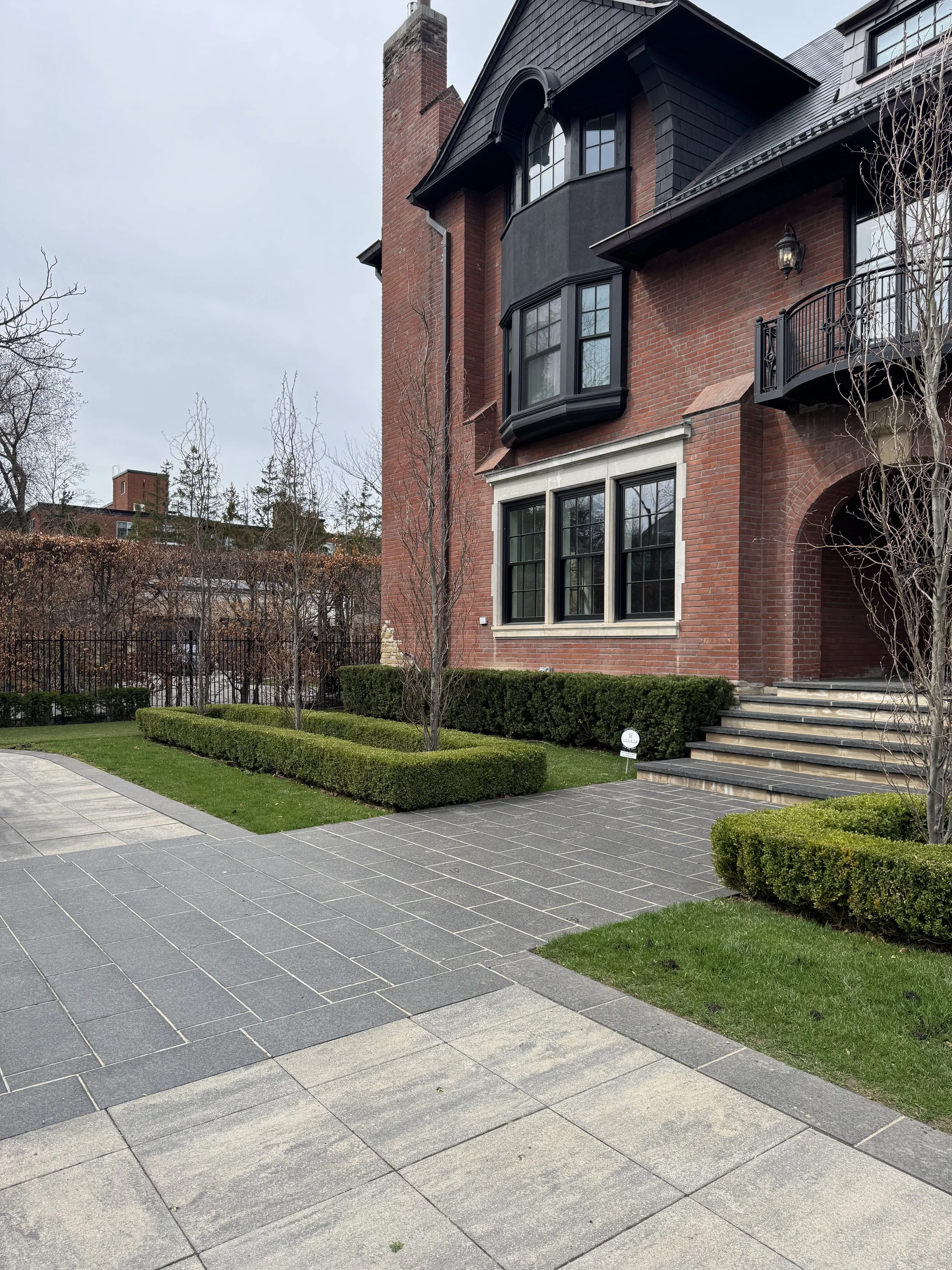 OAK&CROWN: HEDGING /2026