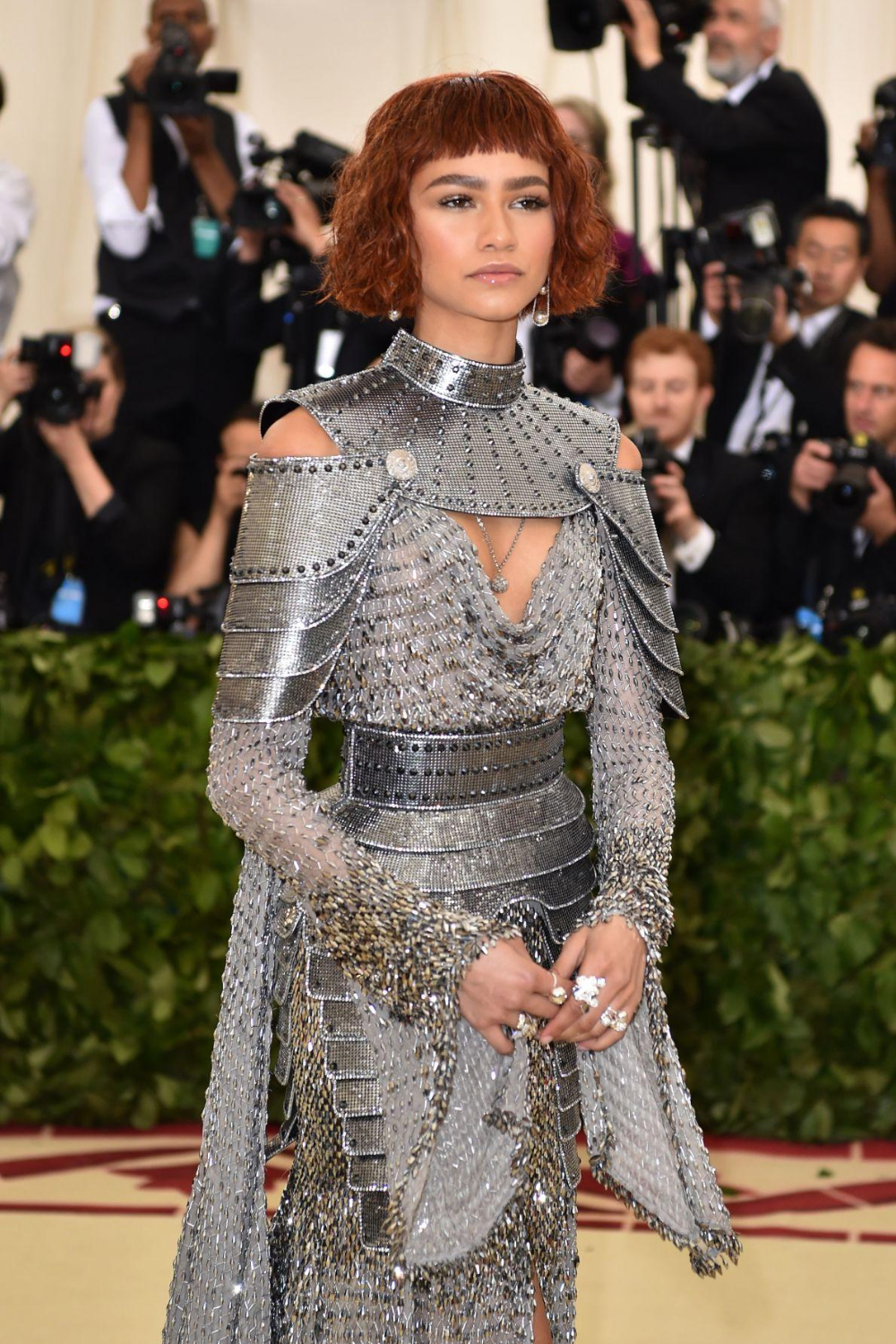 zendaya-joan-of-arc-met-gala-2018-versace-armor-fashion-moment.png