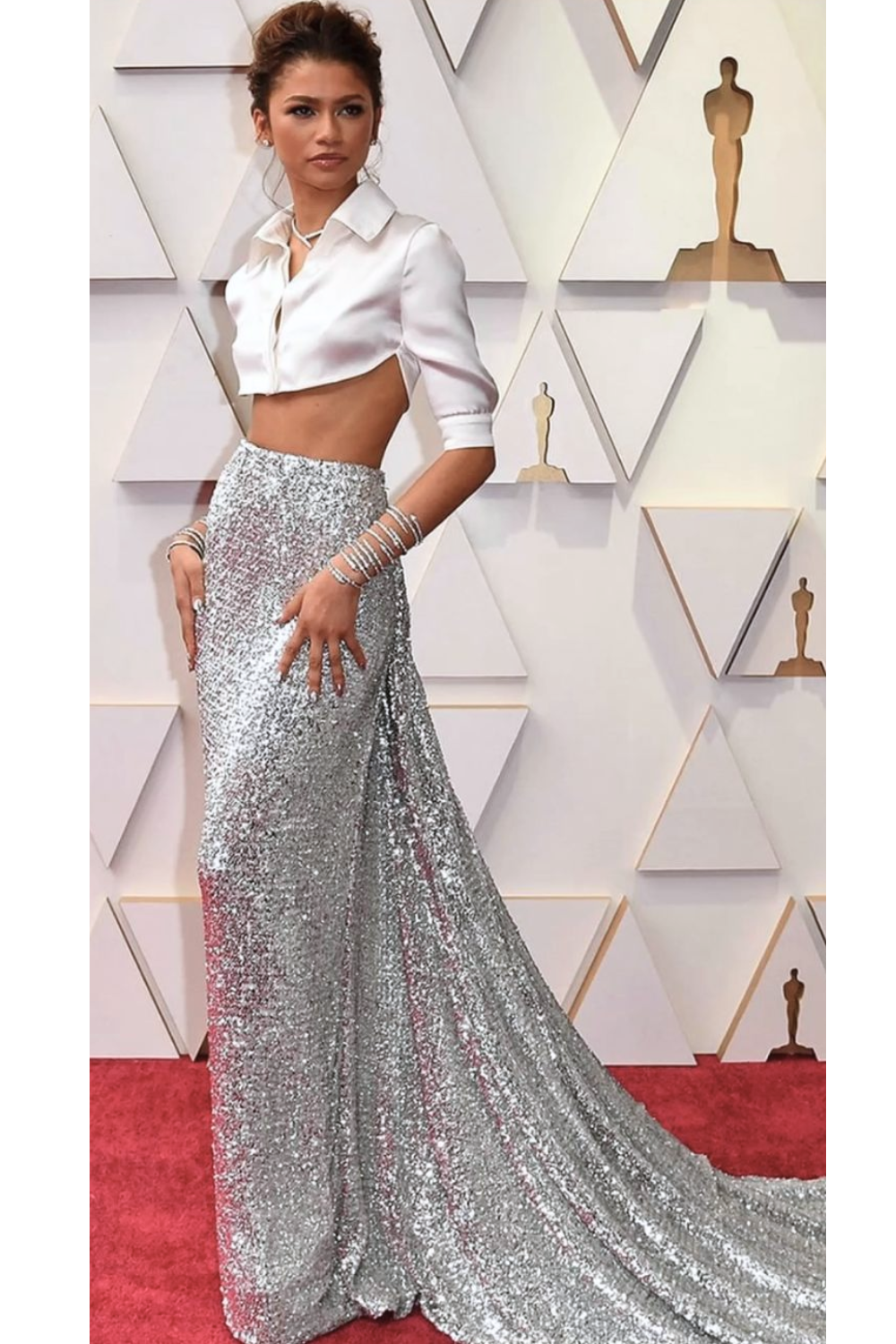 zendaya-valentino-oscars-cropped-shirt-silver-skirt-red-carpet.png