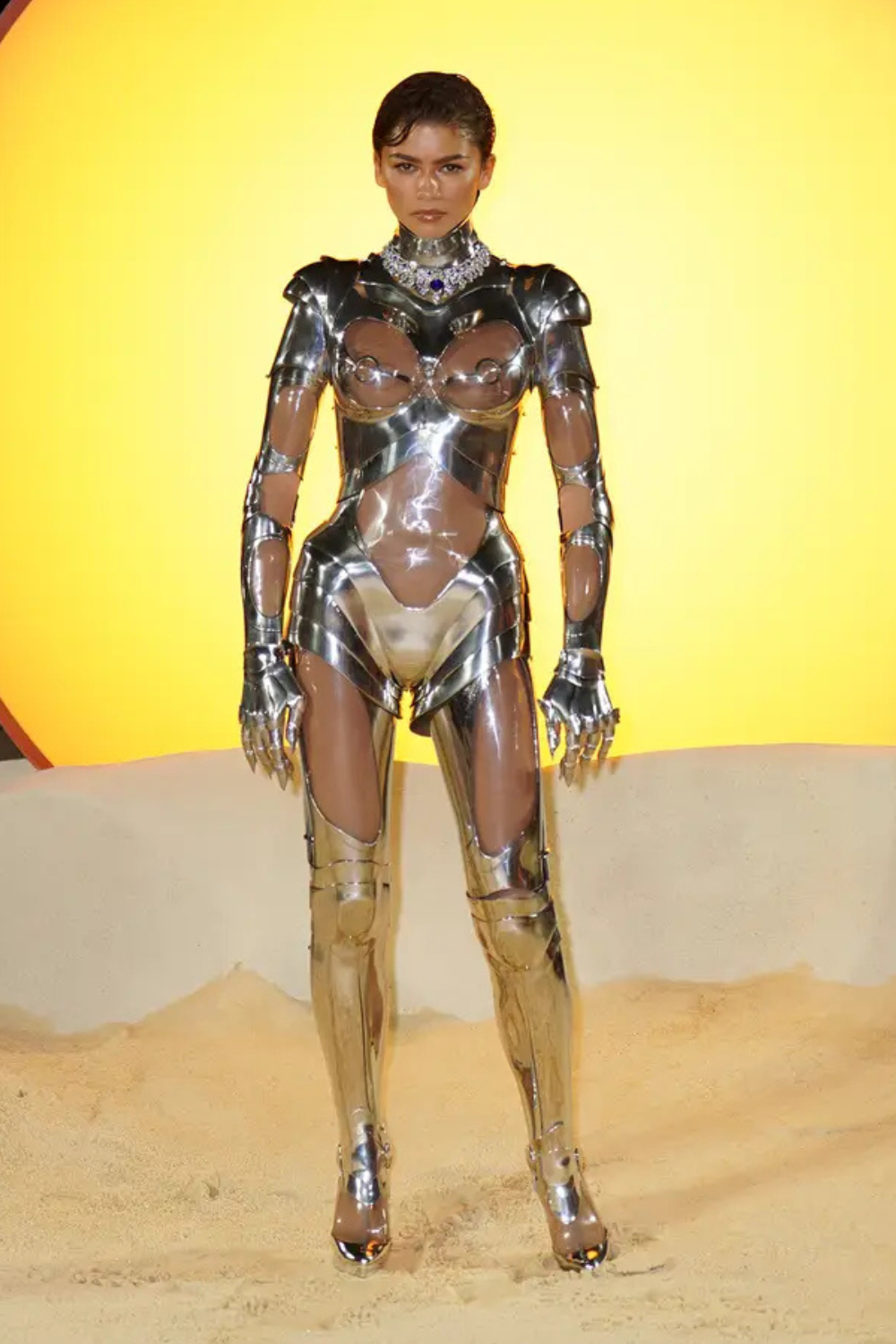 zendaya-thierry-mugler-1995-robot-suit-dune-press-tour.png