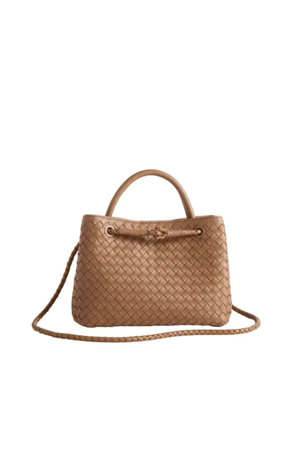 womens spring outfit ideas woven purse.jpg