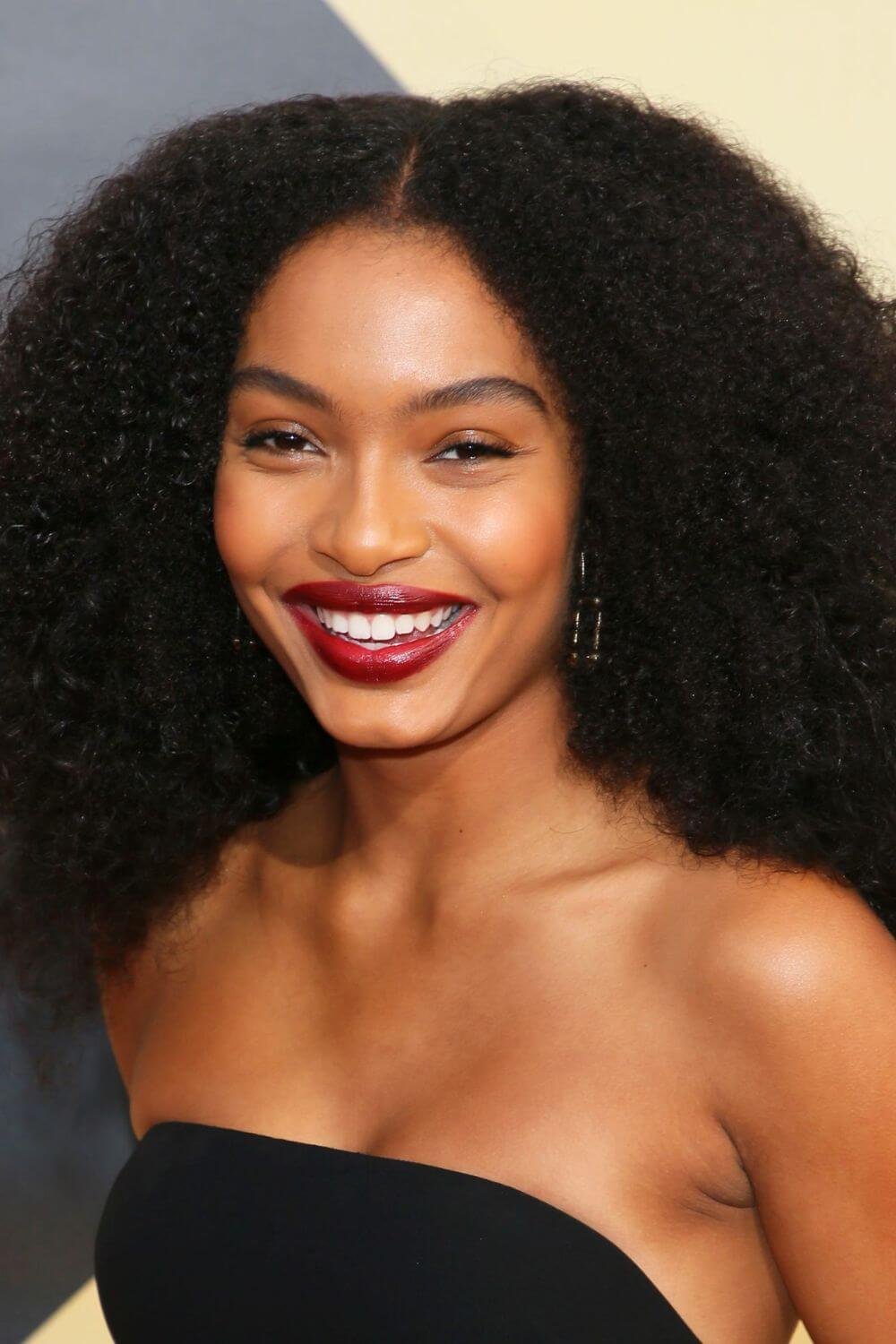 yara-shahidi-full-natural-curls-red-carpet-black-dress.jpg