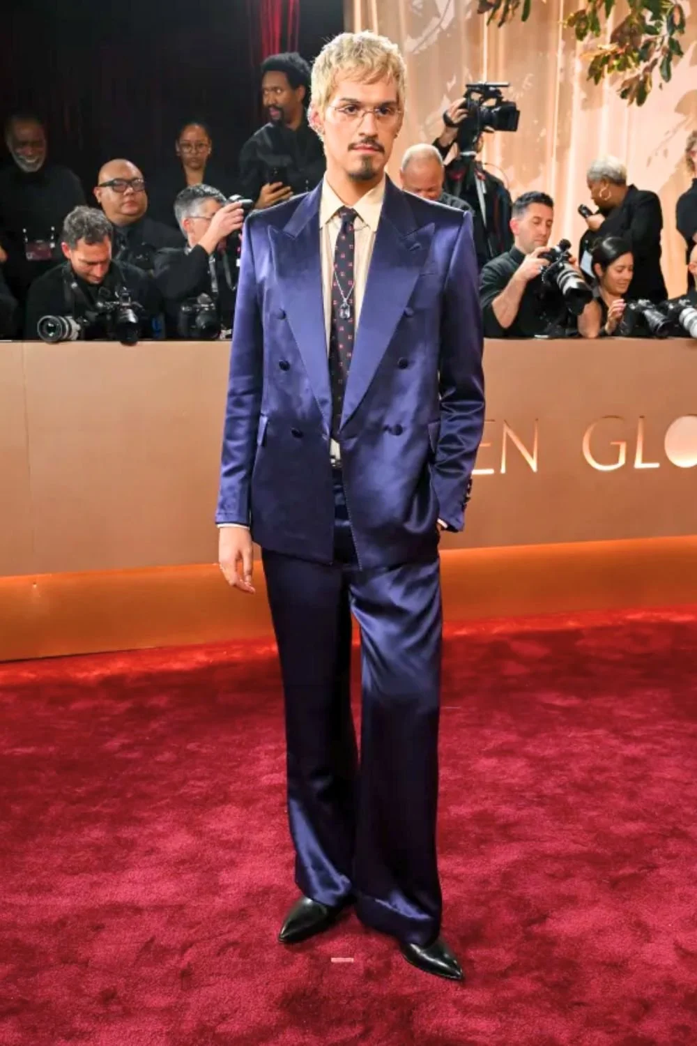 omar-apollo-purple-suit-red-carpet-style.jpg