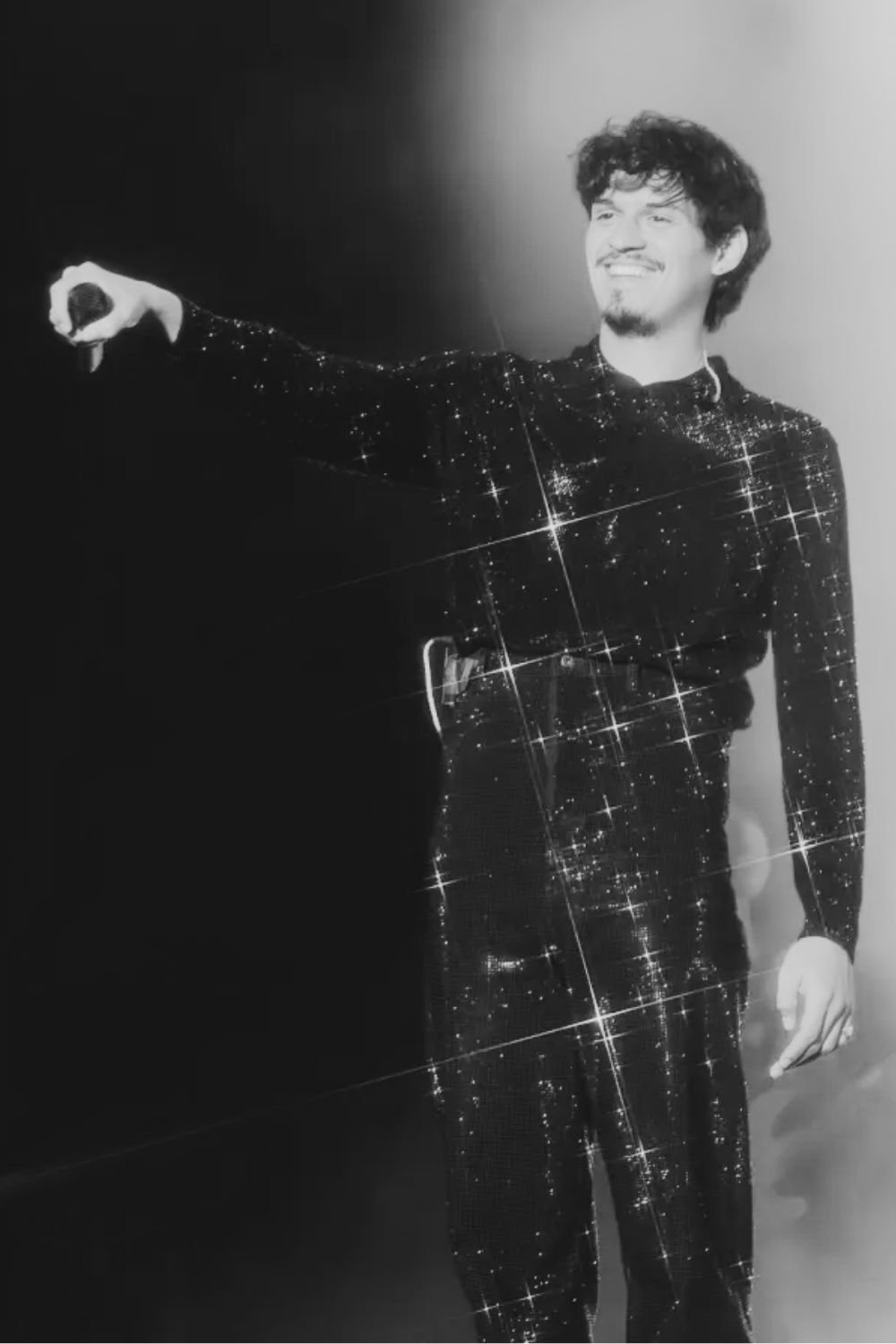 omar-apollo-full-body-sparkle-stage-look.jpg