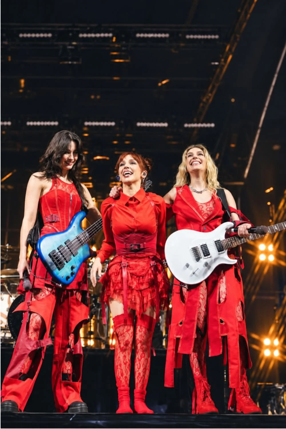 the-warning-red-stage-fashion-group-look.jpg