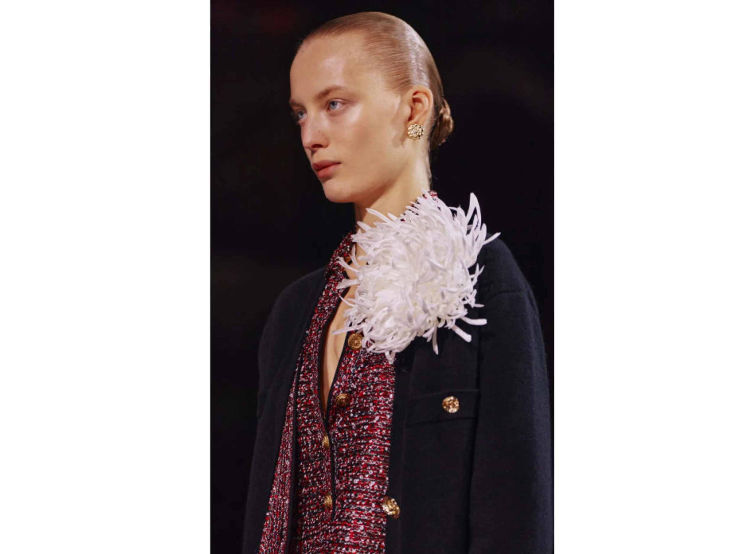 fall-2026-statement-brooch-chanel-runway.jpg