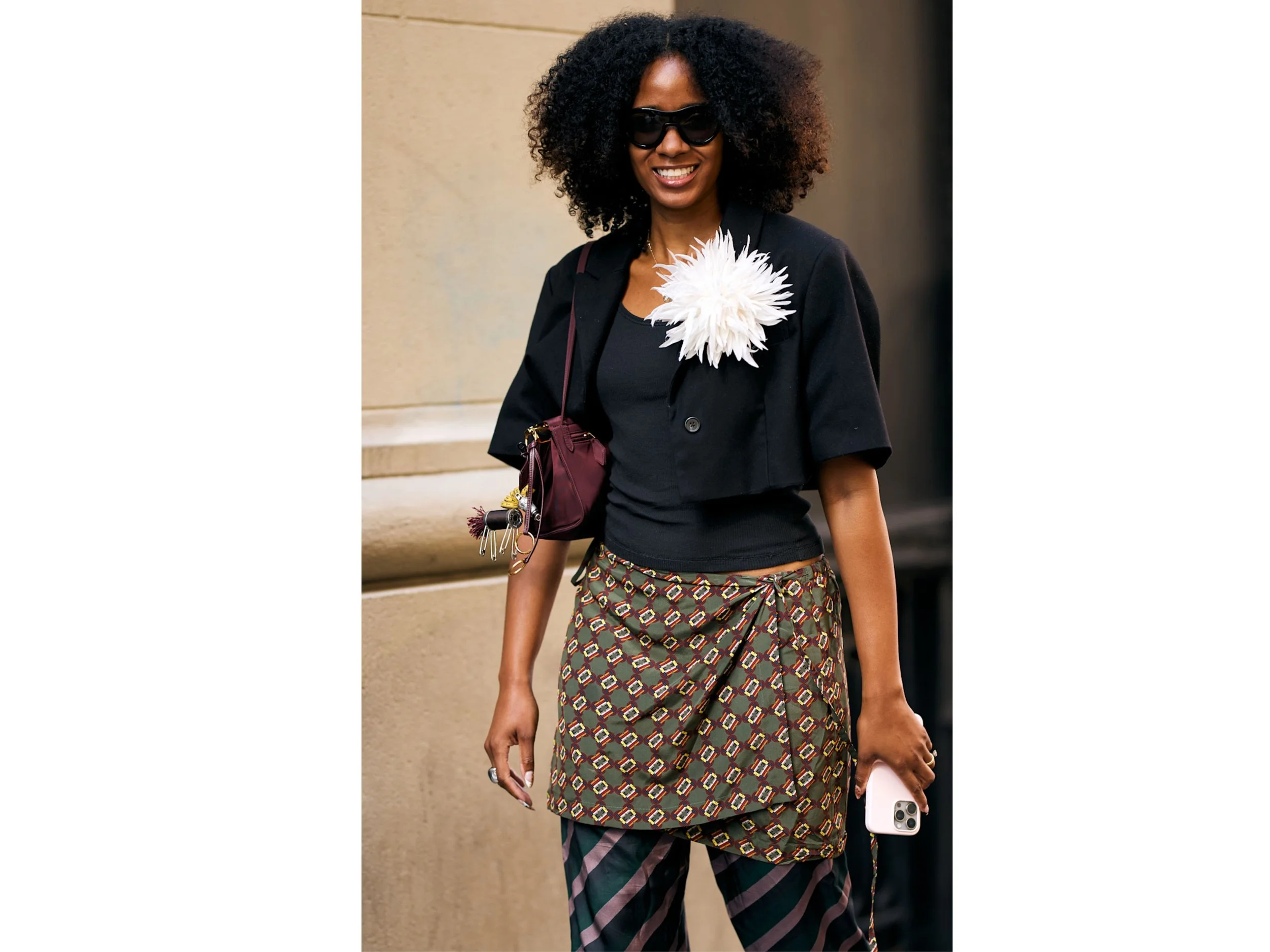 fall-2026-white-flower-brooch-street-style.jpg