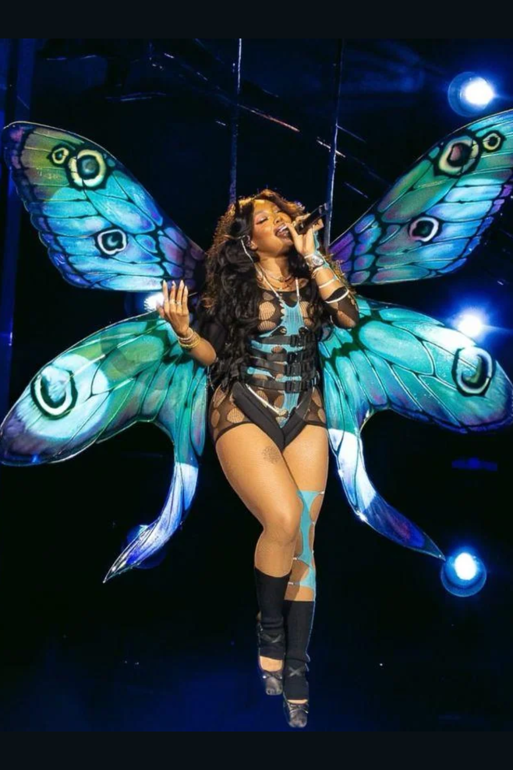 what's your favorite sza outfit from the Grand National tour