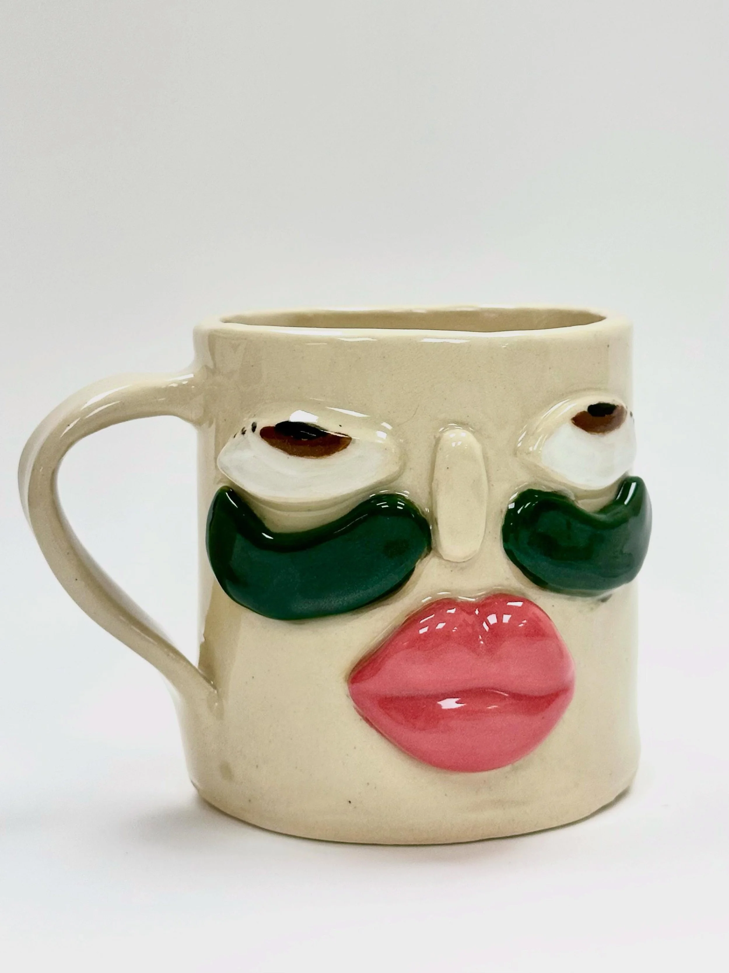 Such a creative pottery mug design! ☕🏺✨ Our student did an amazing job creating a fun face with great expression and personality. Love the creative details, unique ideas, and thoughtful glazing techniques throughout the piece 🎨🔥

#AshcanStudio #Po