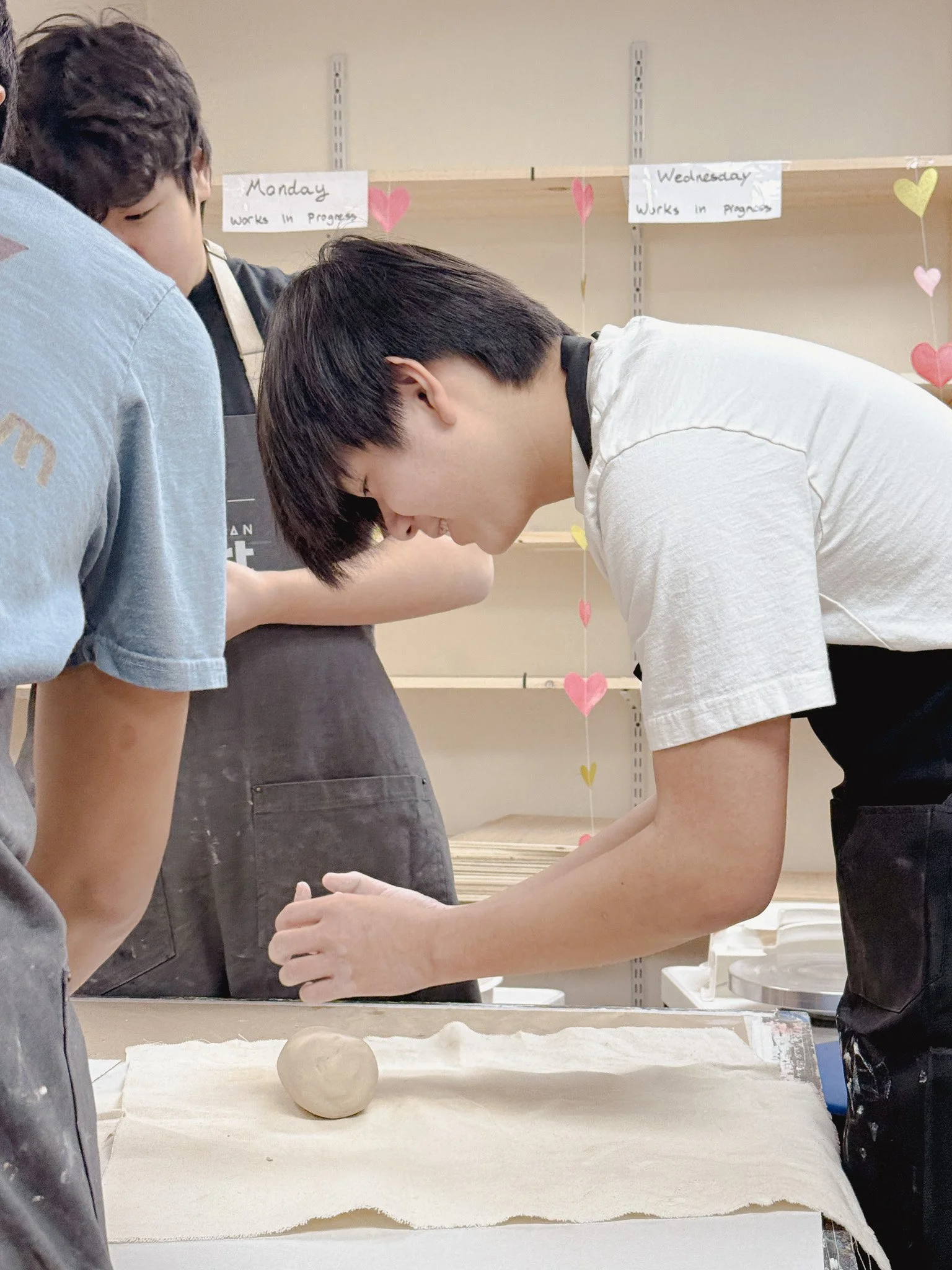 Ashcan-Clay-pottery-Wheel-Throwing-&-Hand-Building-NYC-workshop-hobby-teens-NYC-art-class-activity.jpg