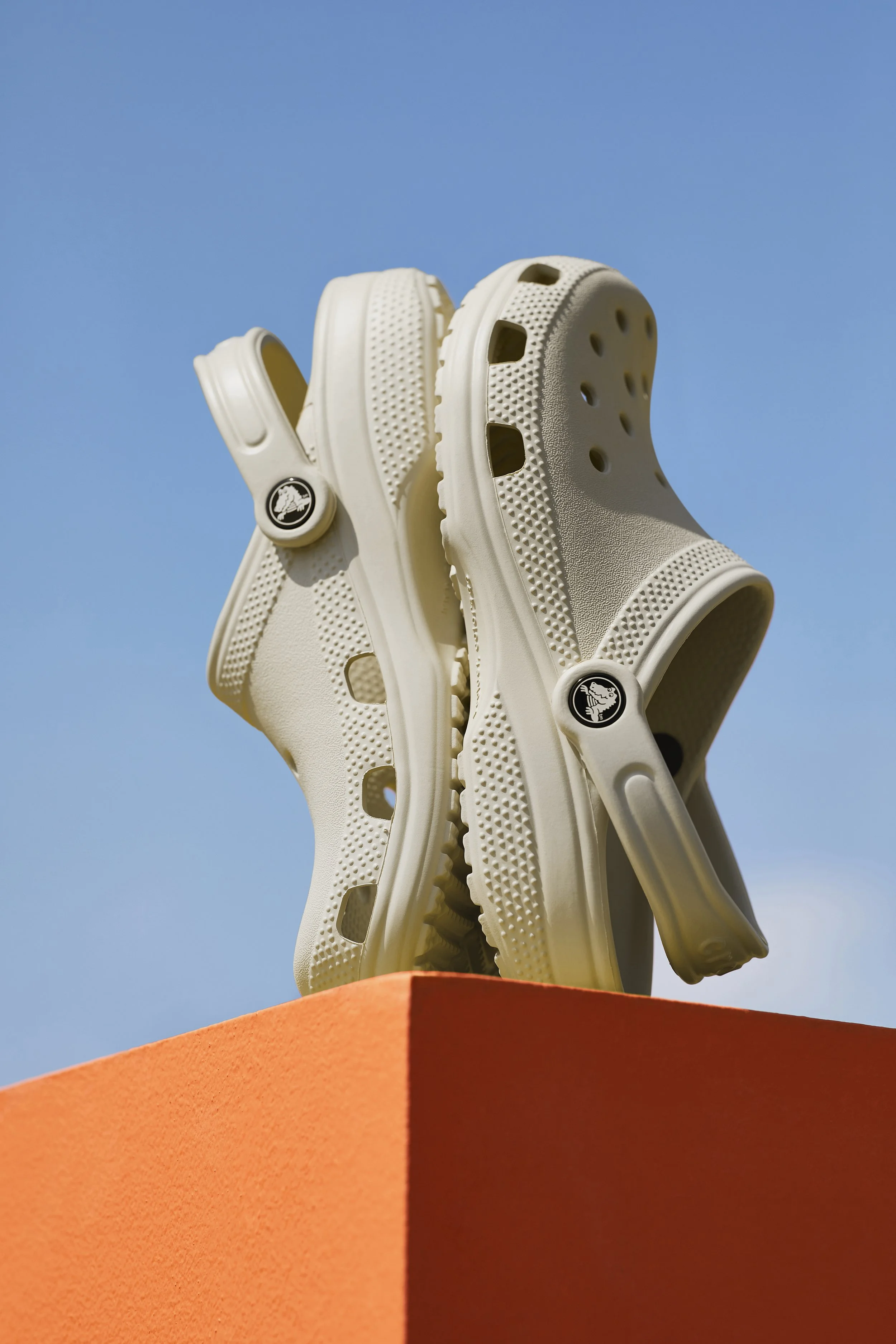 FLS240320_May_Editorial_Crocs_SL_0118.jpg