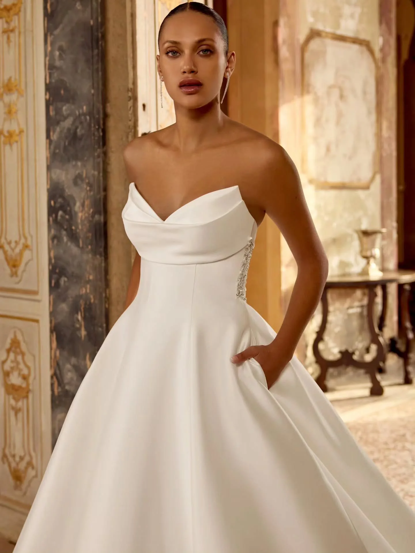 Ven y pru&eacute;bate las nuevas colecciones 2026 de nuestra marca exclusiva @justinalexander ❤️&zwj;🔥 Dise&ntilde;os modernos y atemporales para novias que buscan calidad, exclusividad y verse realmente &uacute;nicas el d&iacute;a de su boda. Marca