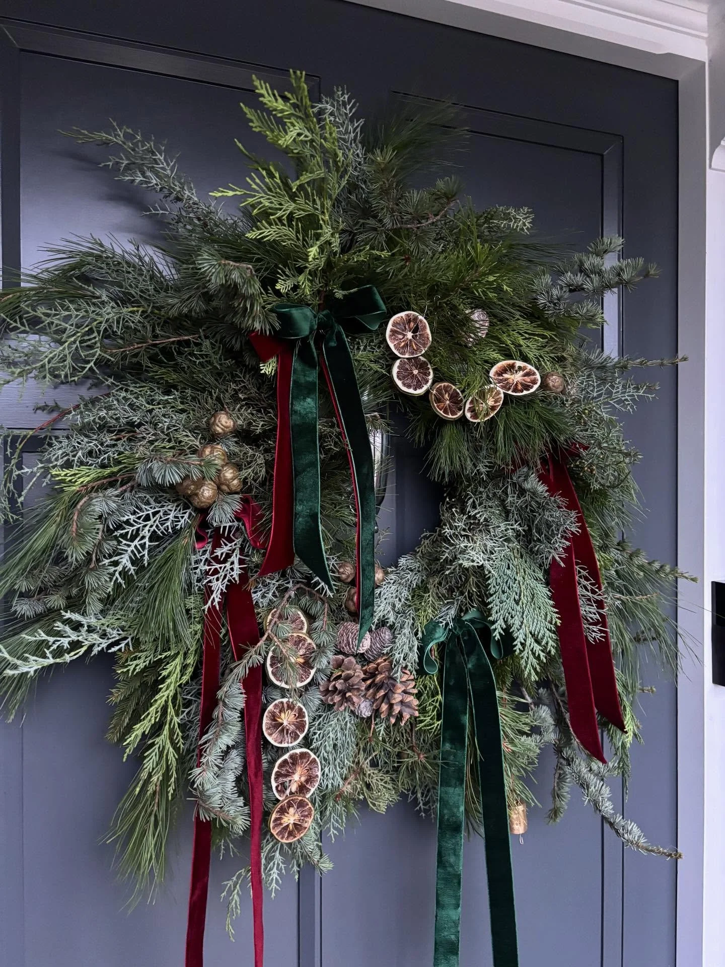 Christmas wrap ✨🤩✨ with a wreath up on our new door just in time! Wishing everyone a very merry Christmas 🥰❤️