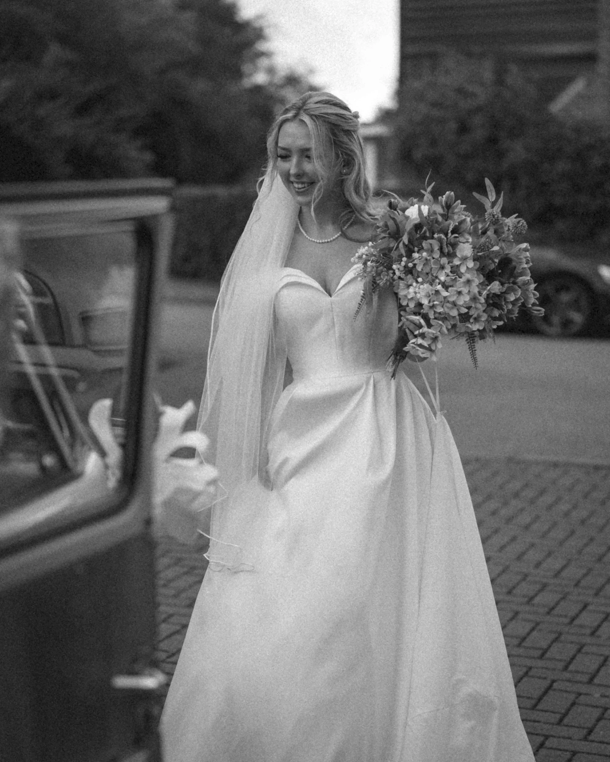 city bride arriving from car