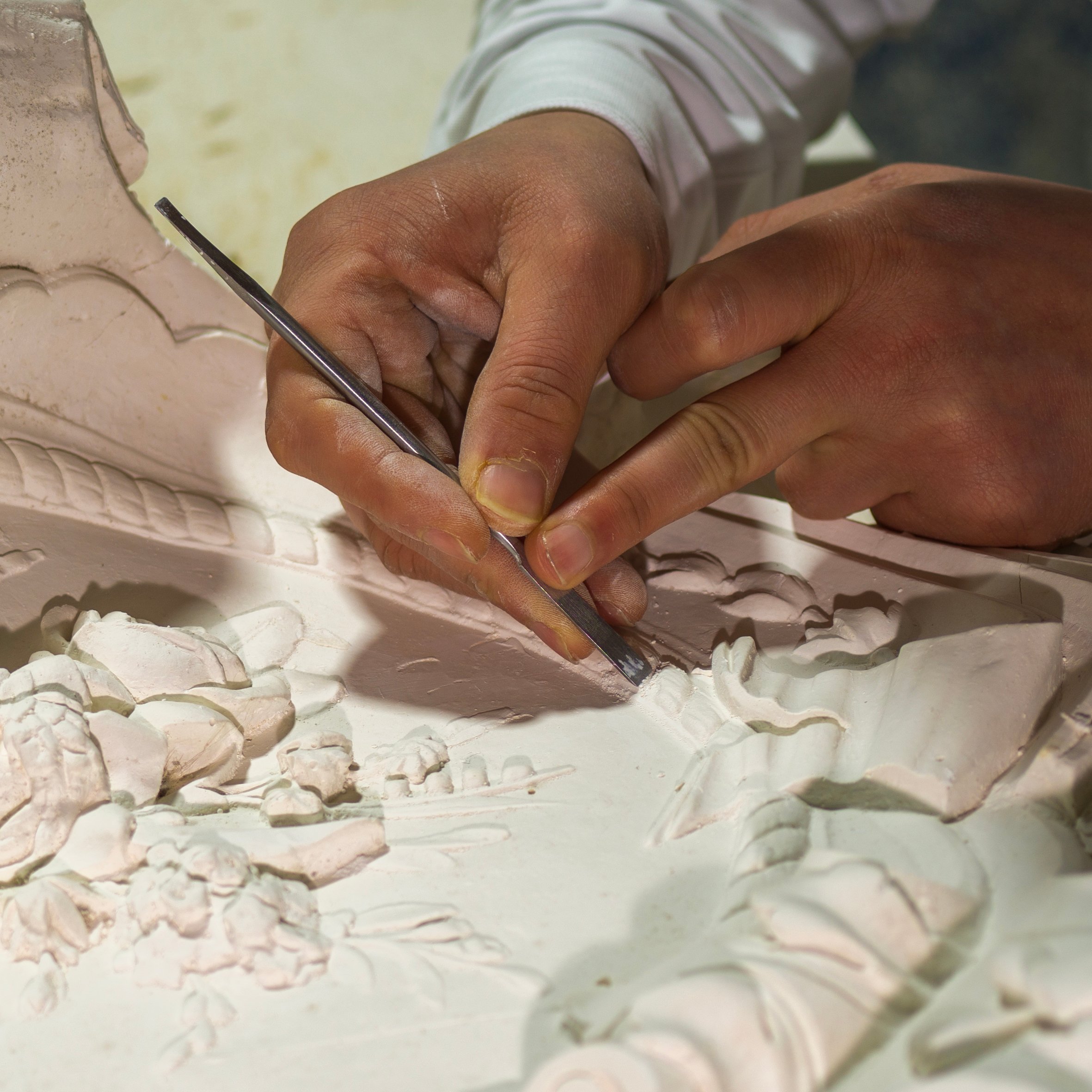 Travail du détail – ornement floral en staff