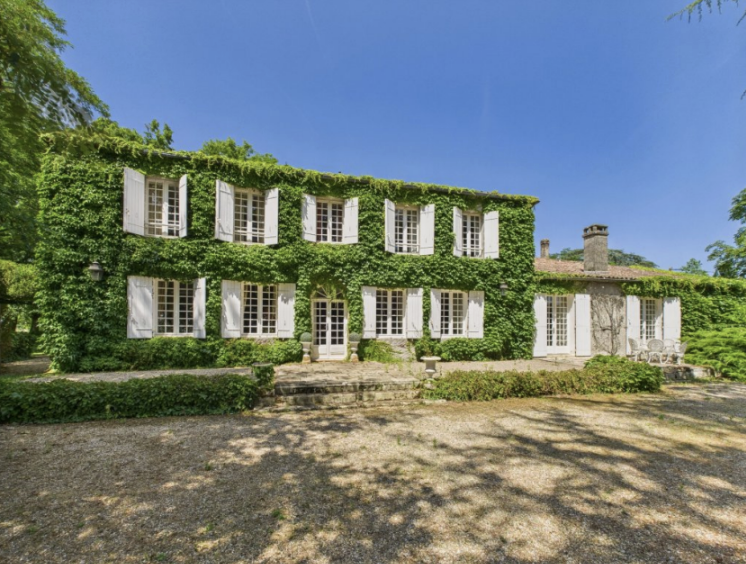 Domaine Bellegarde - Stunning Six-Bedroom Manor House set amongst Vineyards with Tennis Court and Heated Pool.