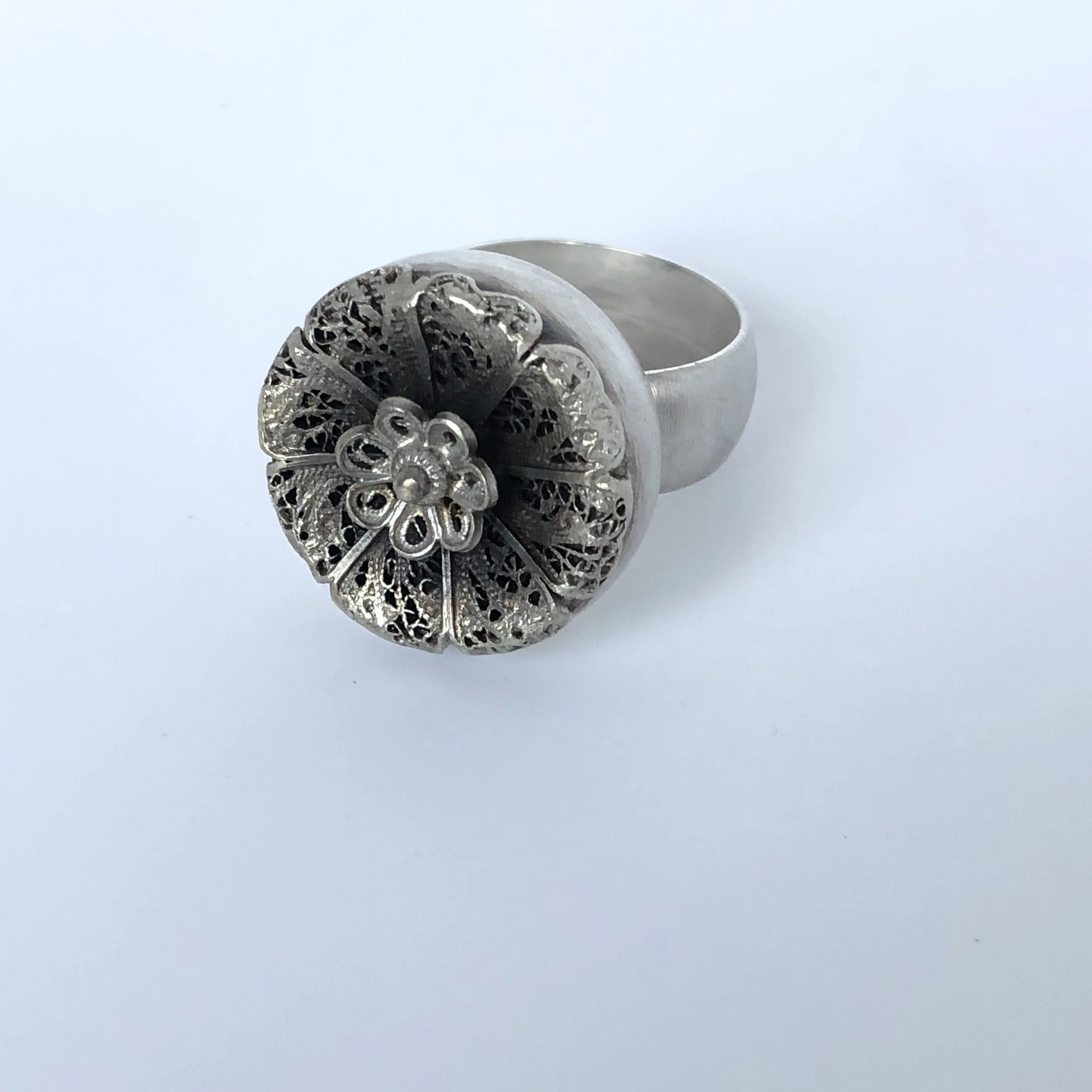 ★ VERKOCHT ★ Broche gerecycled tot ring