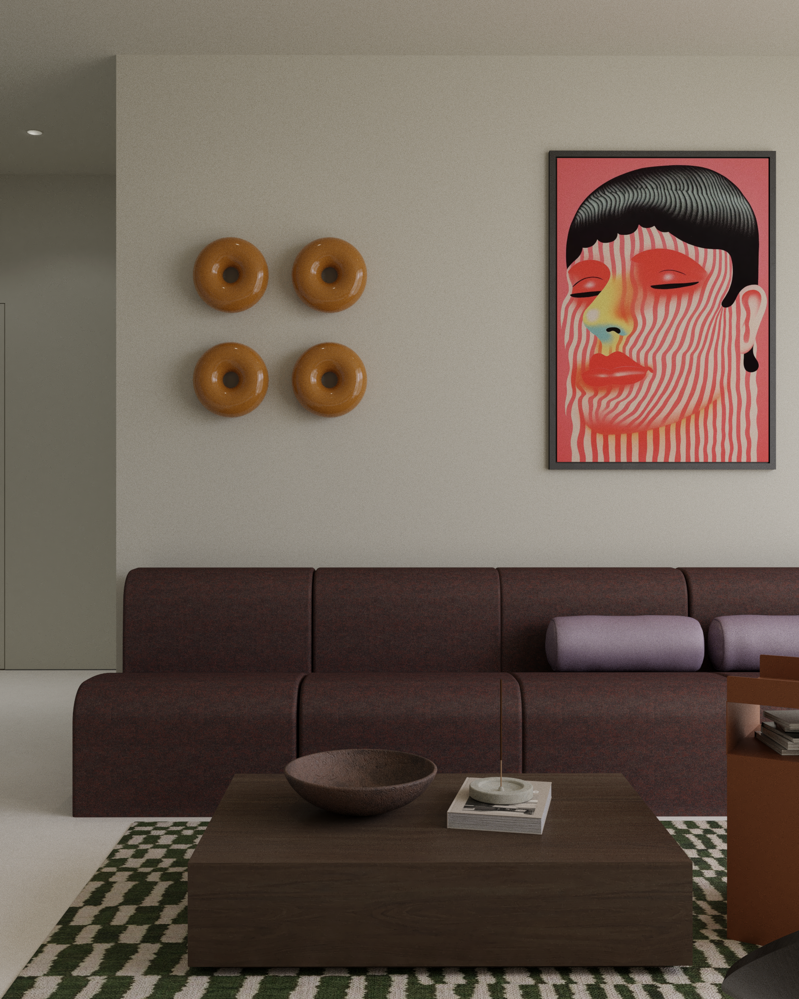Detail minimalistického obývacího pokoje s designovým hnědým textilem, kruhovým uměleckým objektem na stěně varmblxt ikea  a výrazným portrétním obrazem.