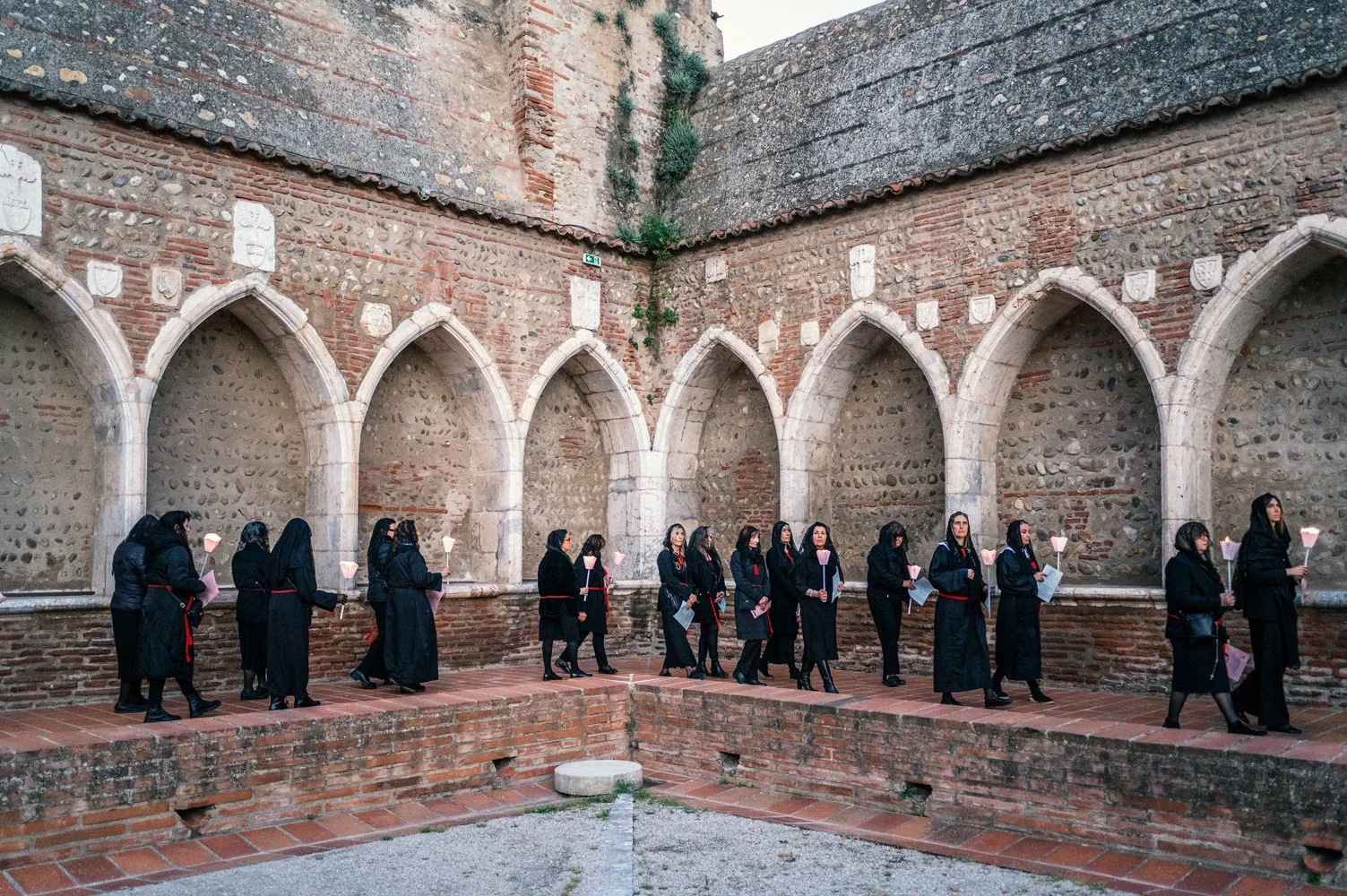 Marche du chemin de croix, au Campo Santo dans le centre ville de Perpignan, le 16 avril 2025.