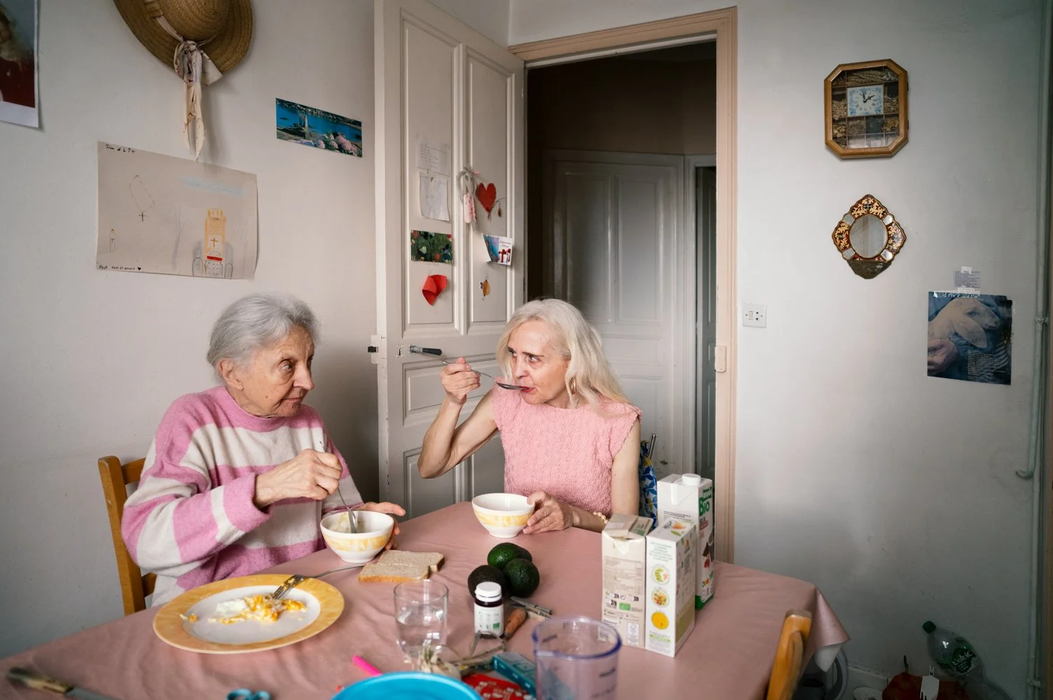 Après le décès du père de Catherine, sa mère ne peut plus vivre seule.
