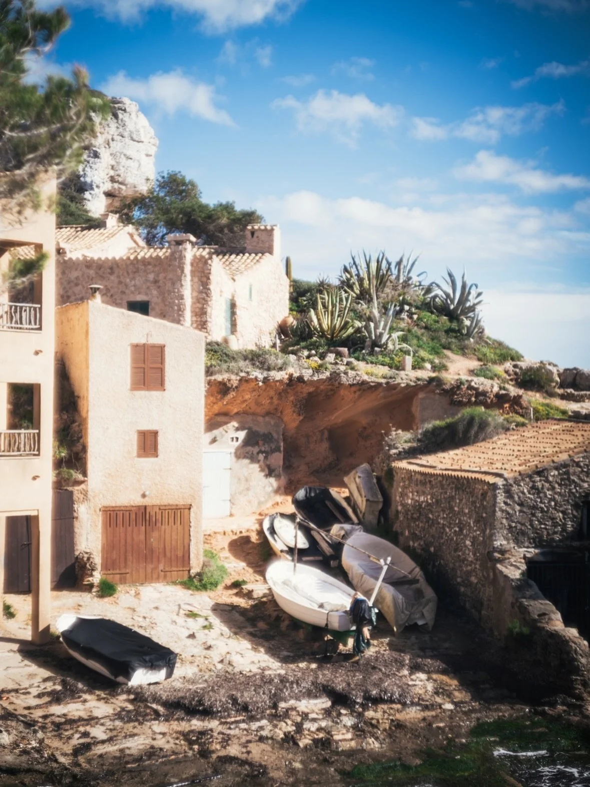 Thank you 2025
.
.
.
Ein spannendes Jahr mit vielen tollen Momenten geht zu Ende. Hier sind nur einige meiner pers&ouml;nlichen Highlights, ich freue mich auf das n&auml;chste Jahr 📷.

#leicam #concert #cars #street #portrait