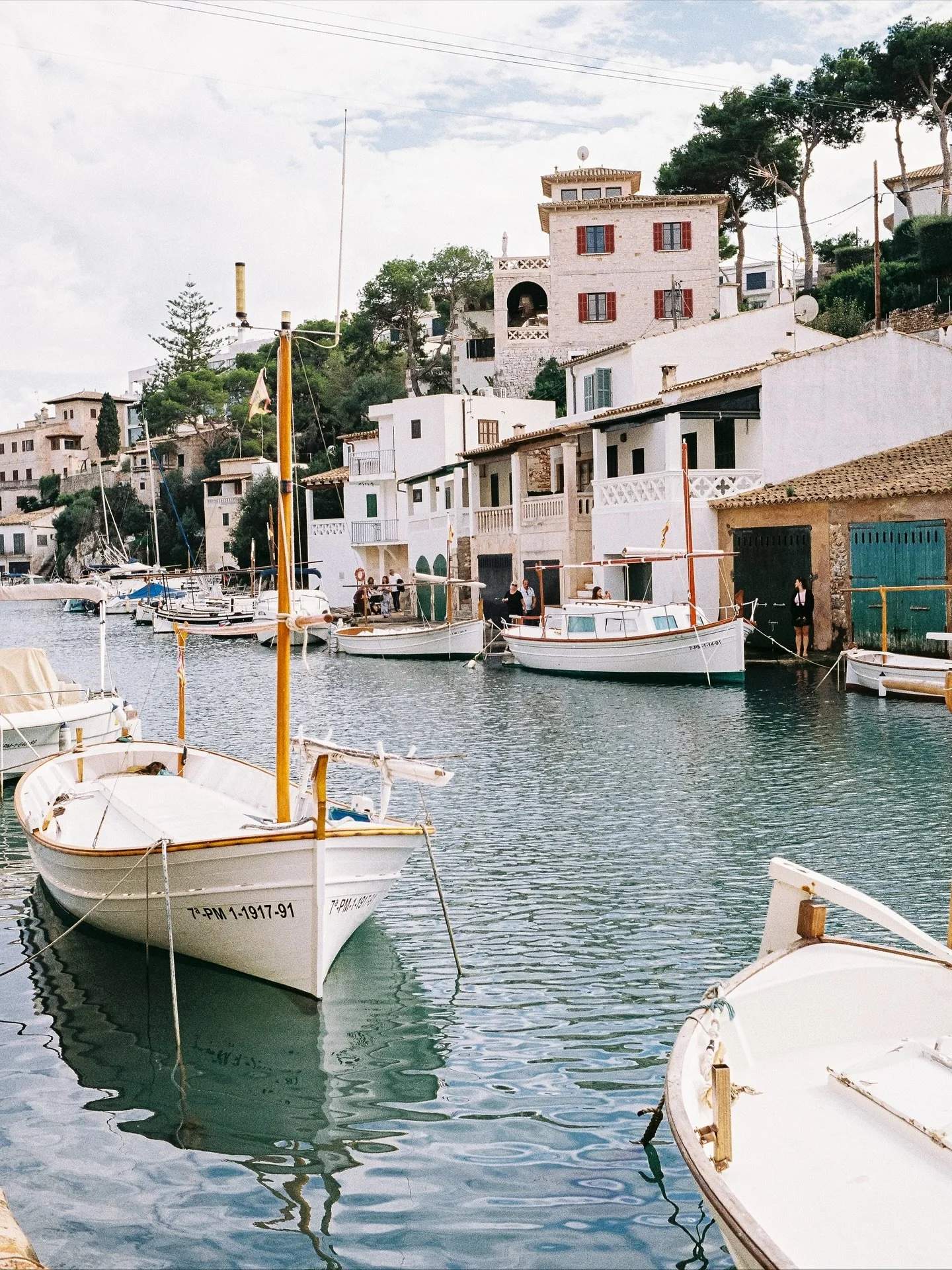 Postcards from Mallorca on 35mm
.
.
.
#leica #leicam #leicamp #leica_camera #analog #35mm #filmphotography #staybrokeshootﬁlm #kodak #mallorca #mallorcaparadise #landscape